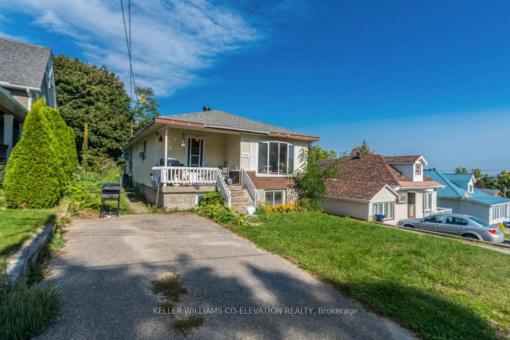 718 Bay Street photo 1