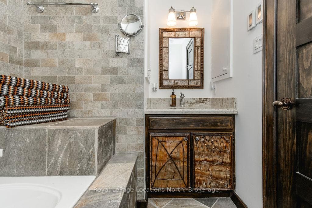 138 ST MORITZ Crescent photo 9