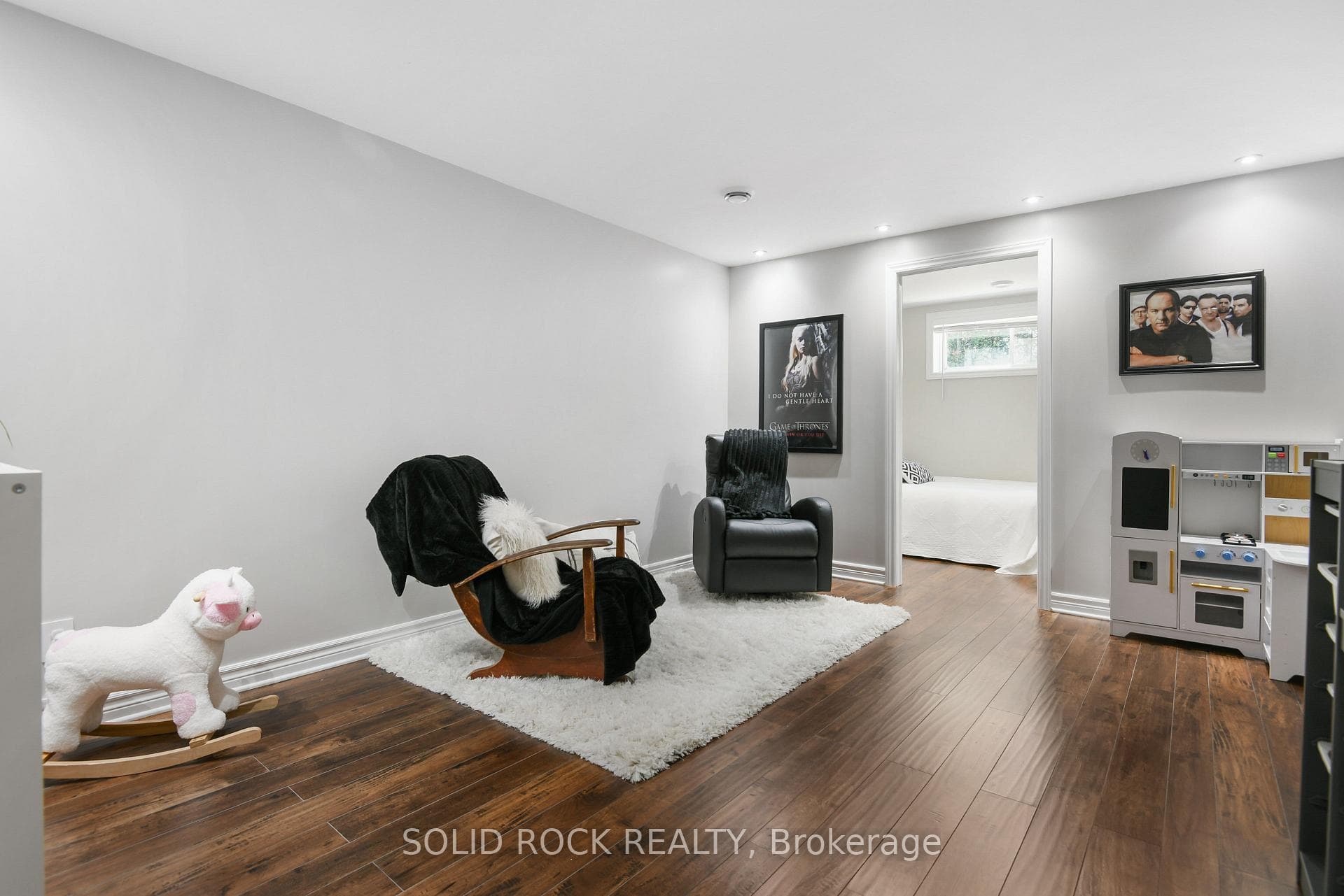 55 Woodward Street photo 21