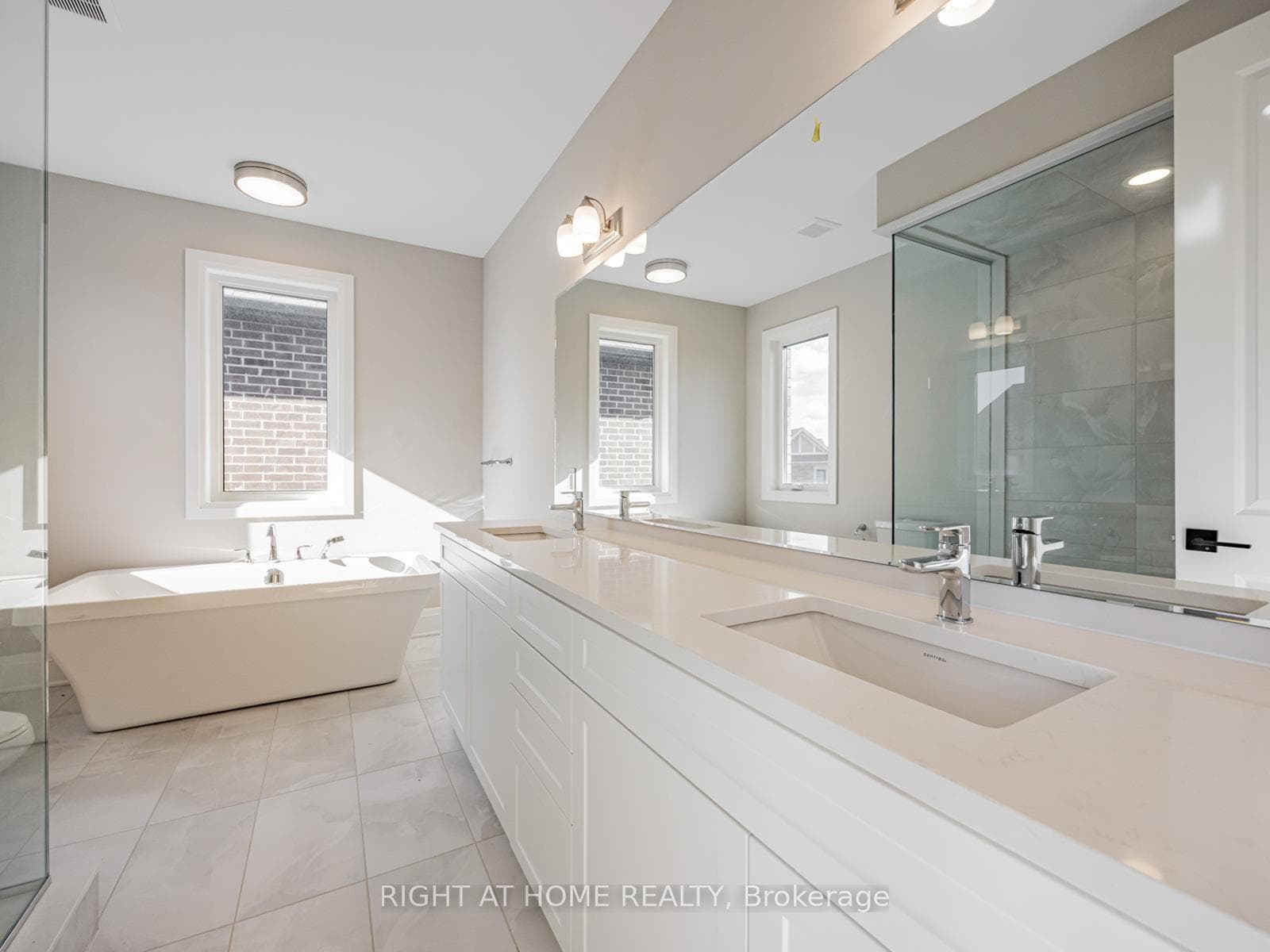 61 Greenridge Crescent photo 13