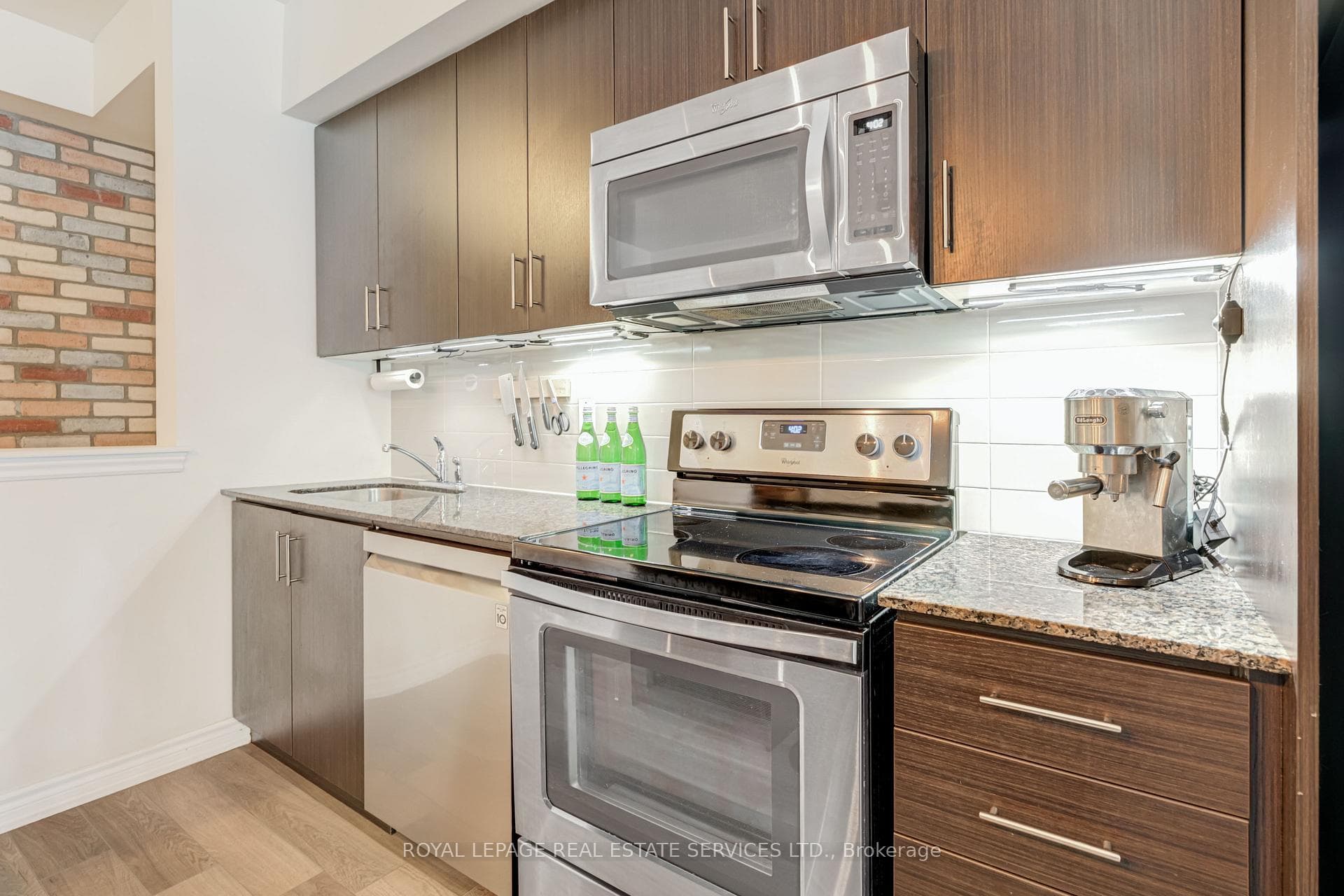 50 Carnation Avenue Unit 140 photo 5