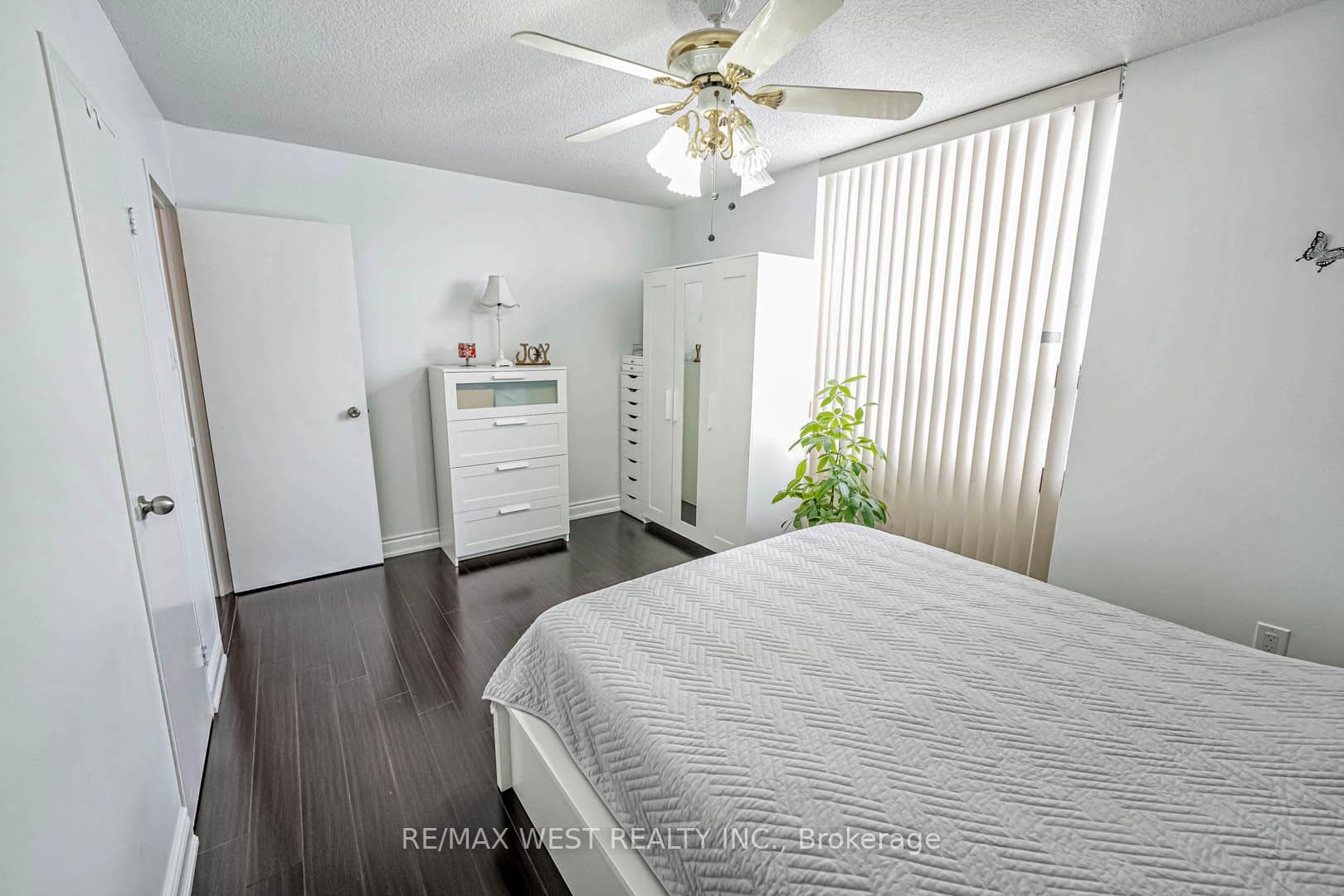 50 Mississauga Valley Boulevard Unit 1016 photo 24
