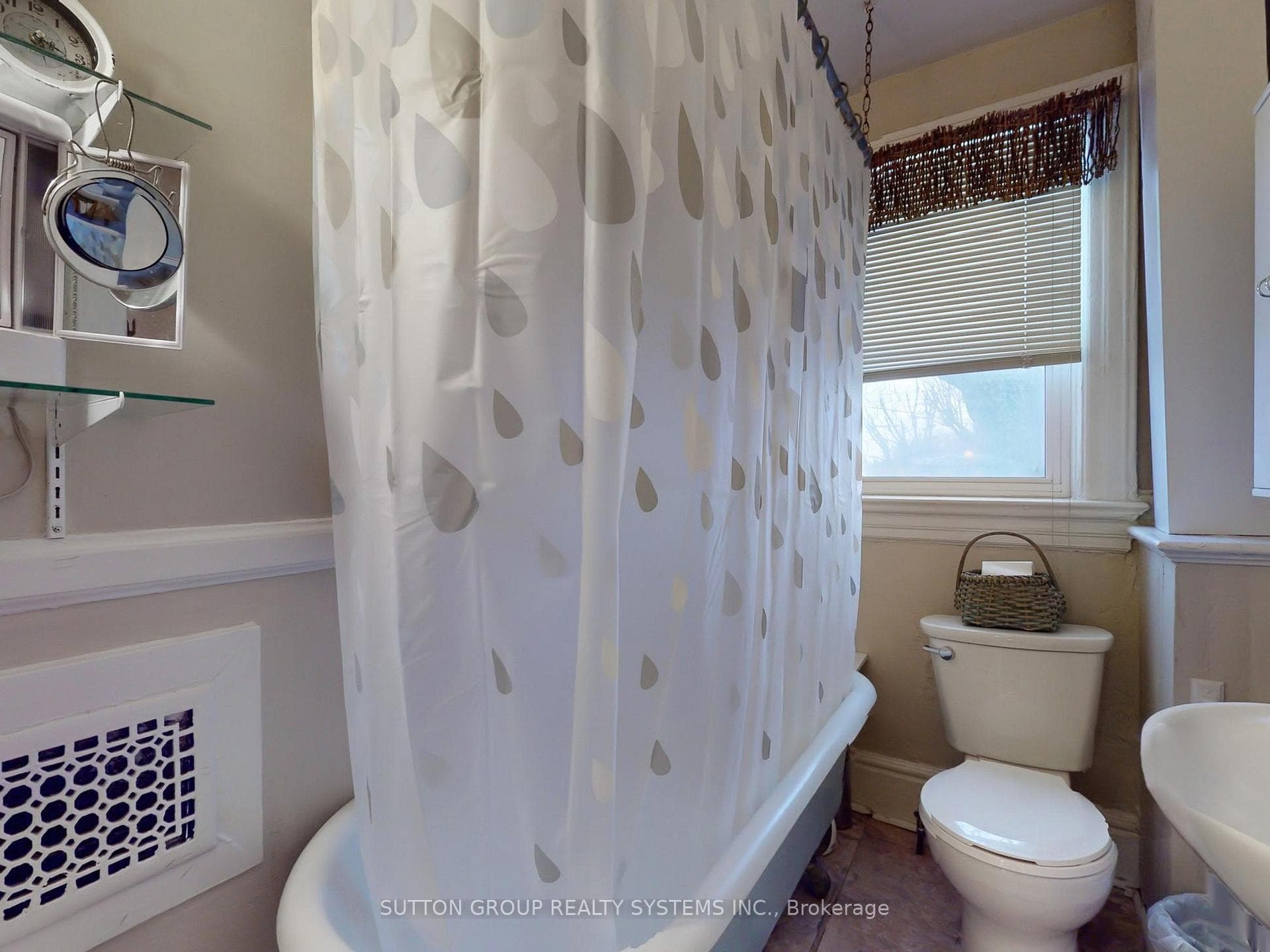 2394 St Clair Avenue photo 17