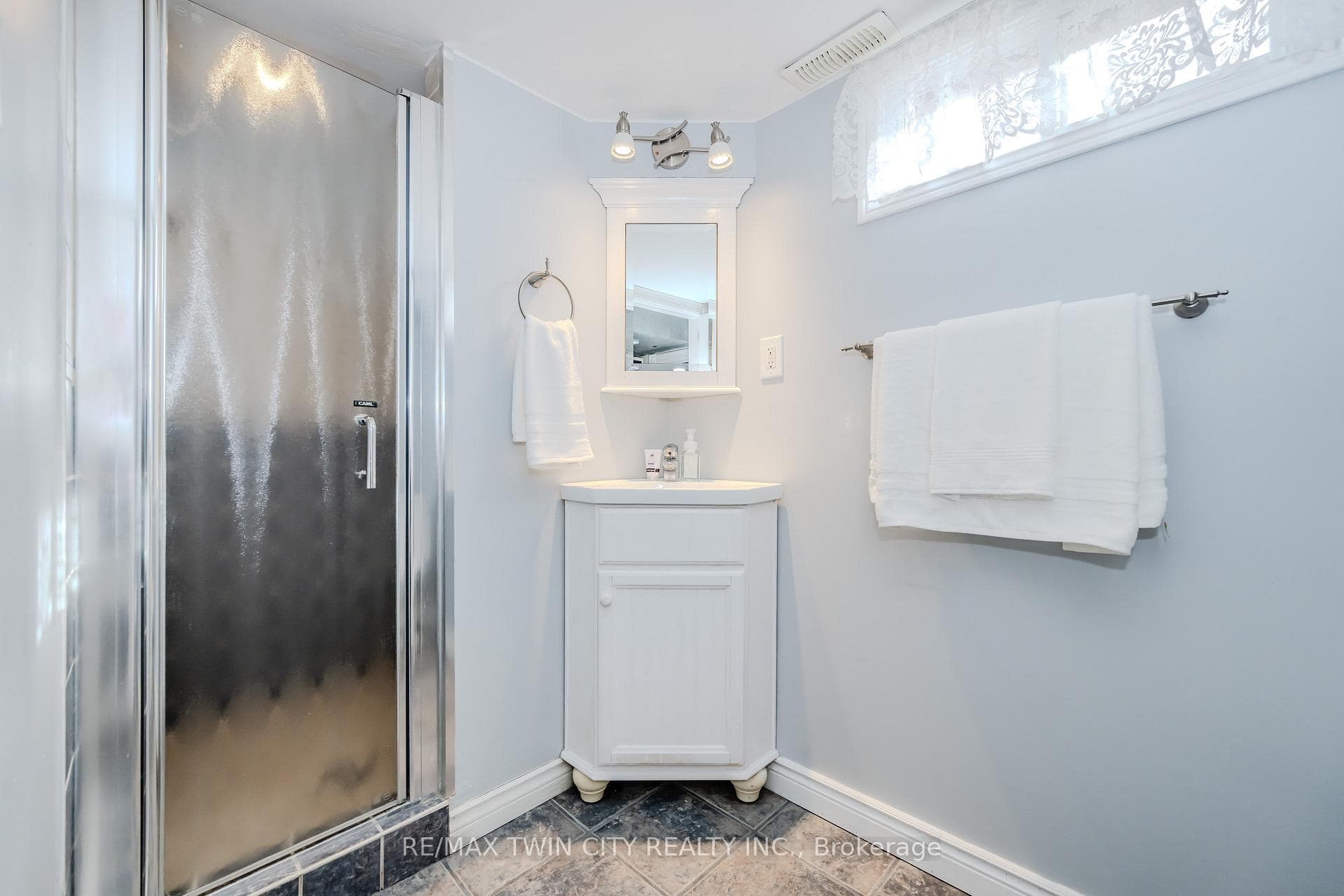 236 Erb Street photo 22
