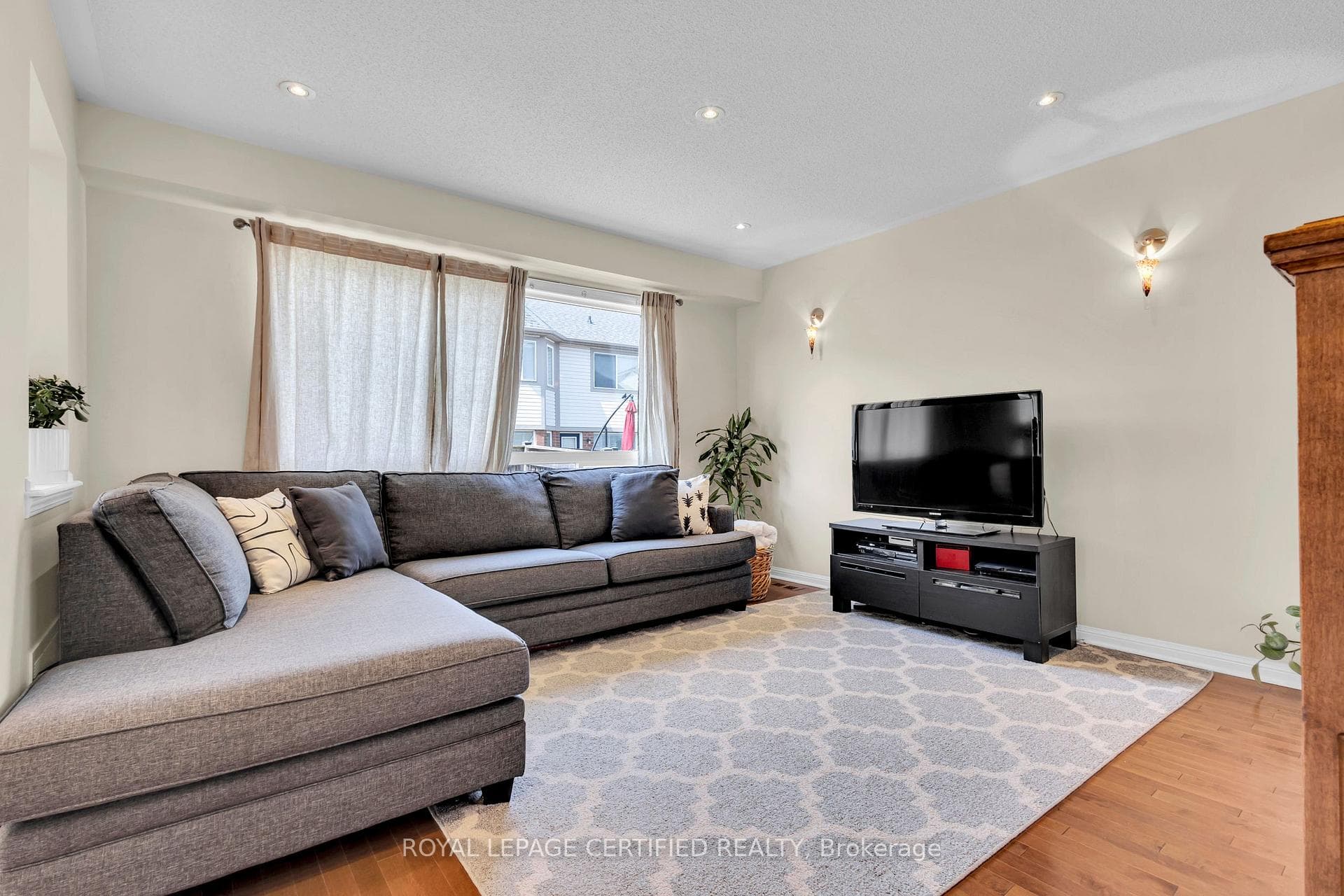 34 Tawnie (Upper) Crescent photo 12