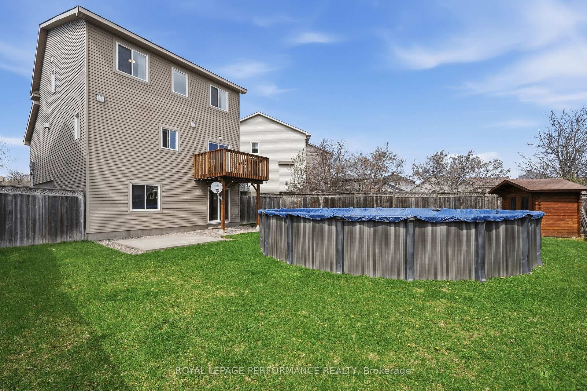 366 Jasper Crescent photo 42
