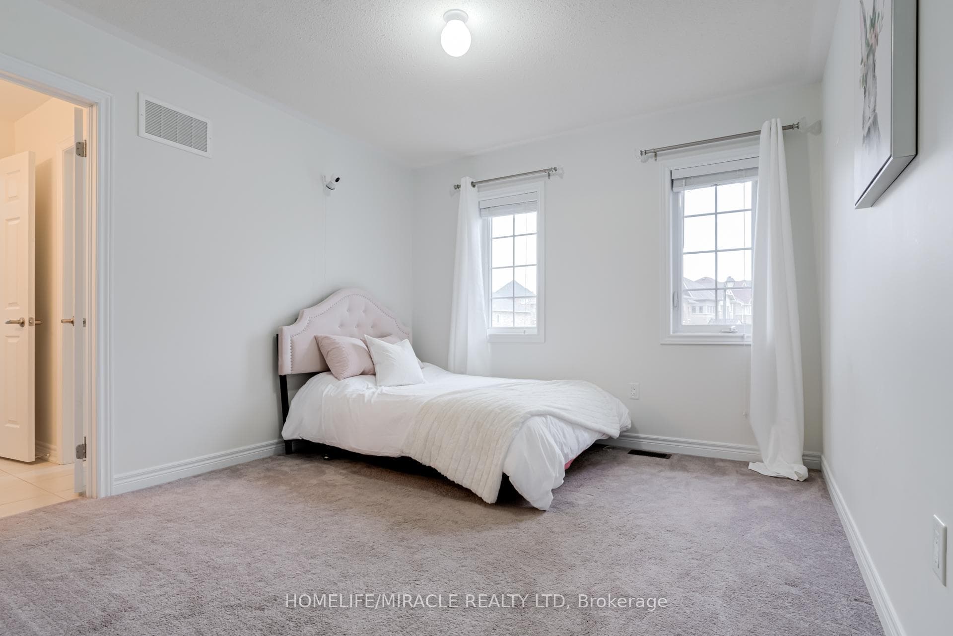 30 Atkinson Crescent photo 29