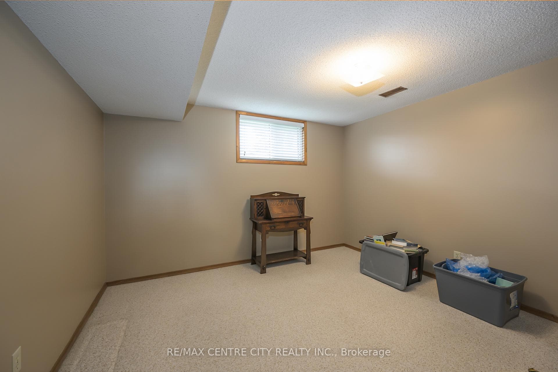 1003 Jalna Boulevard photo 23