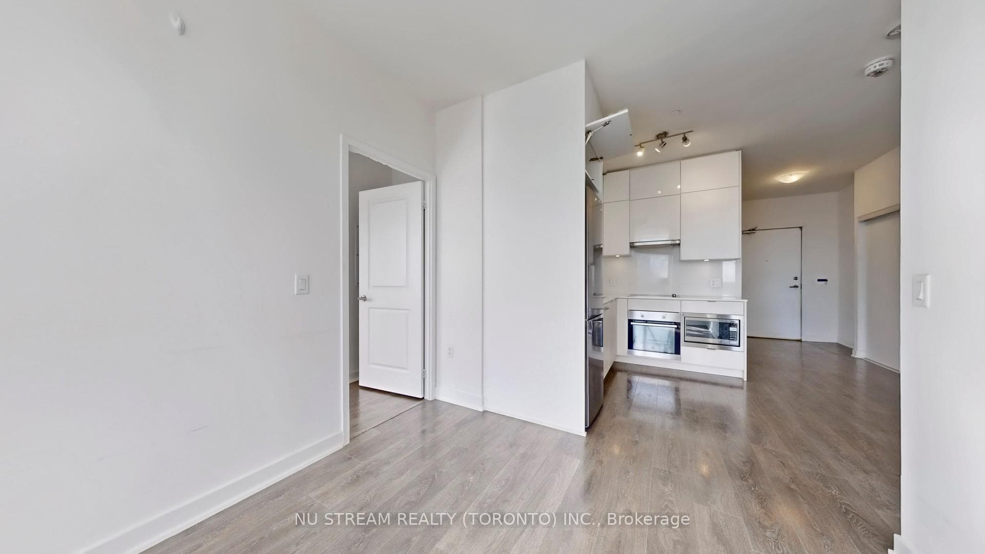 195 Redpath Avenue Unit PH06 photo 3