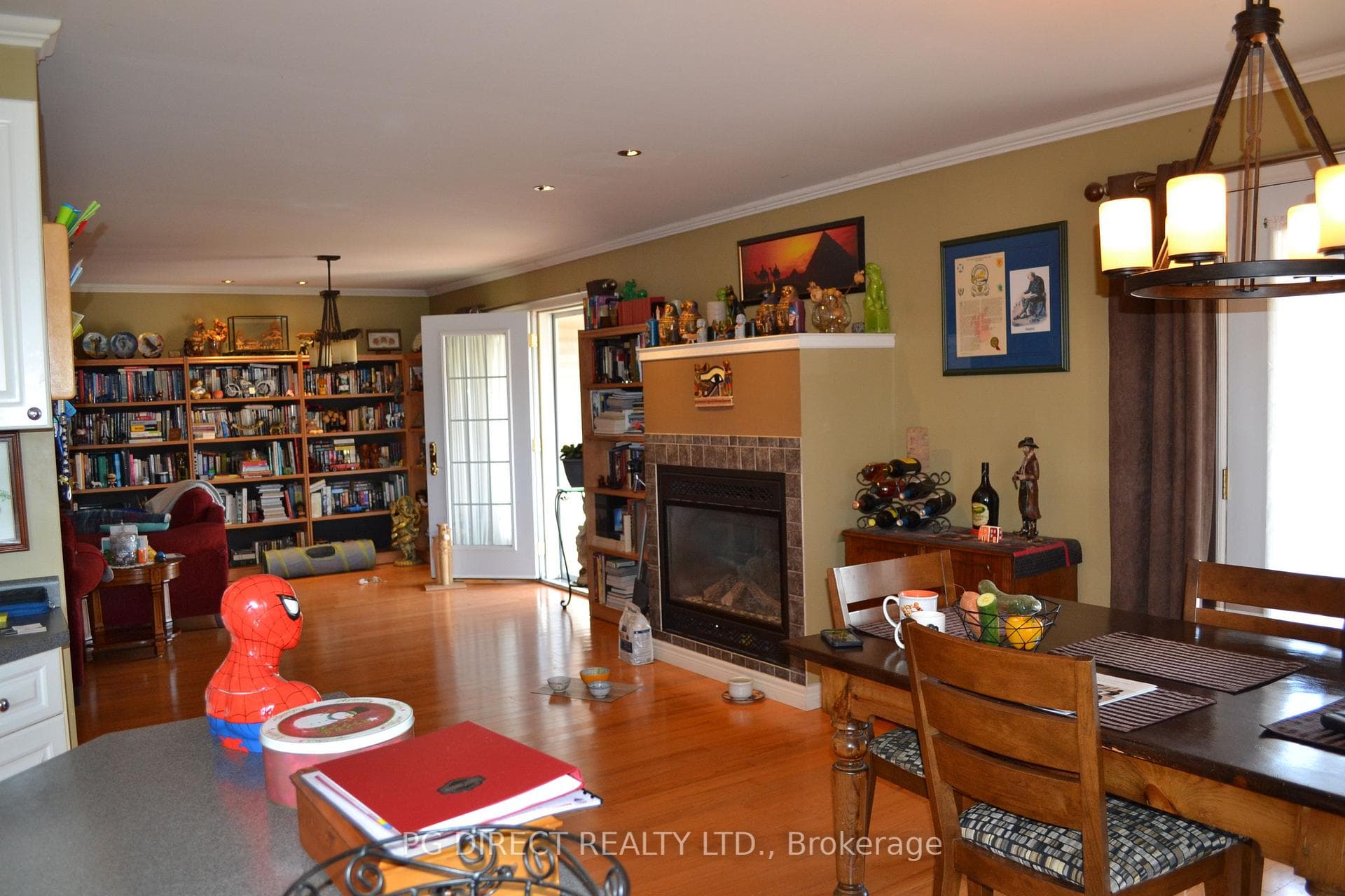 270 Pinecreek Crescent photo 4
