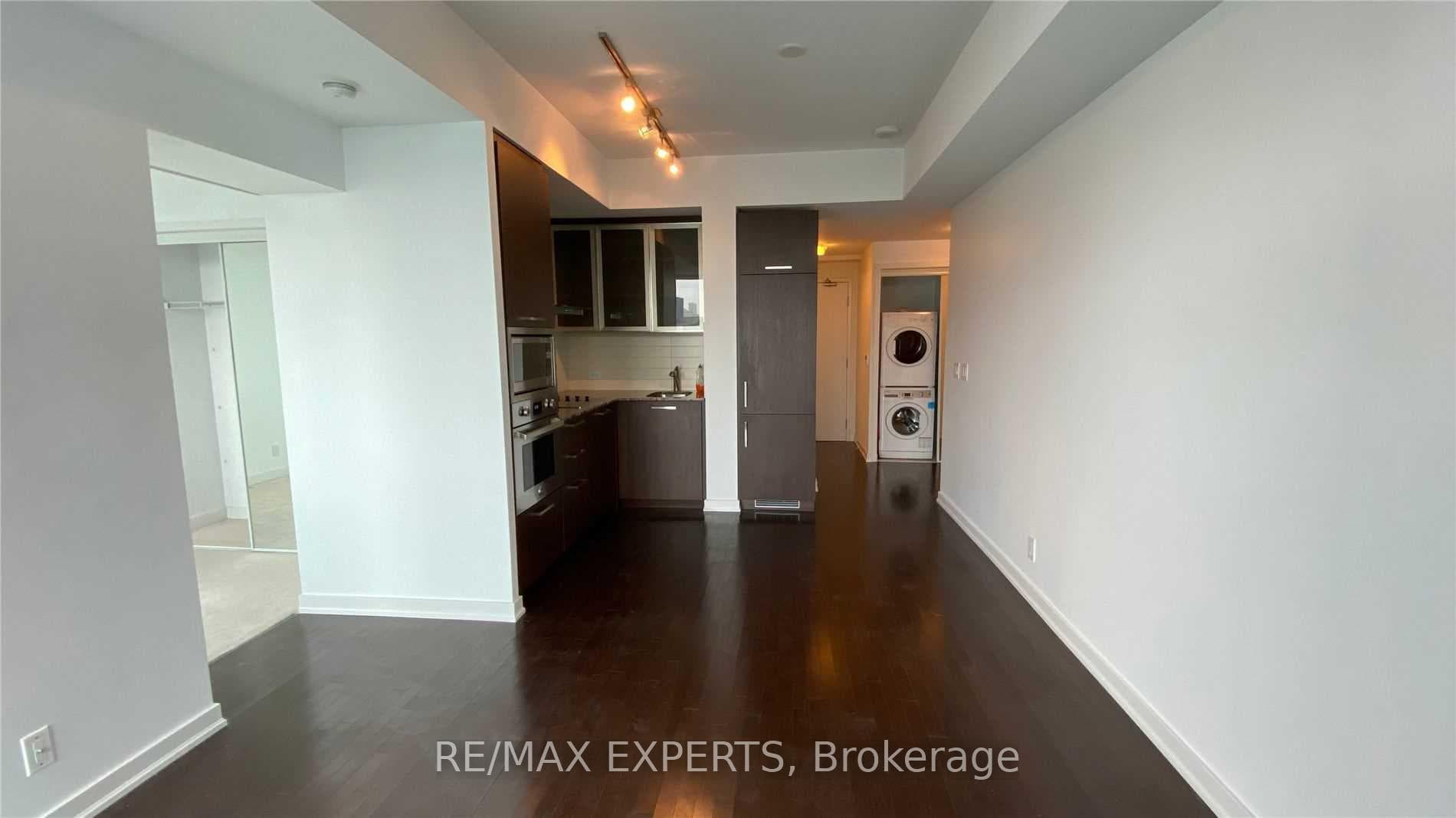 14 York Street Unit 4010 photo 2