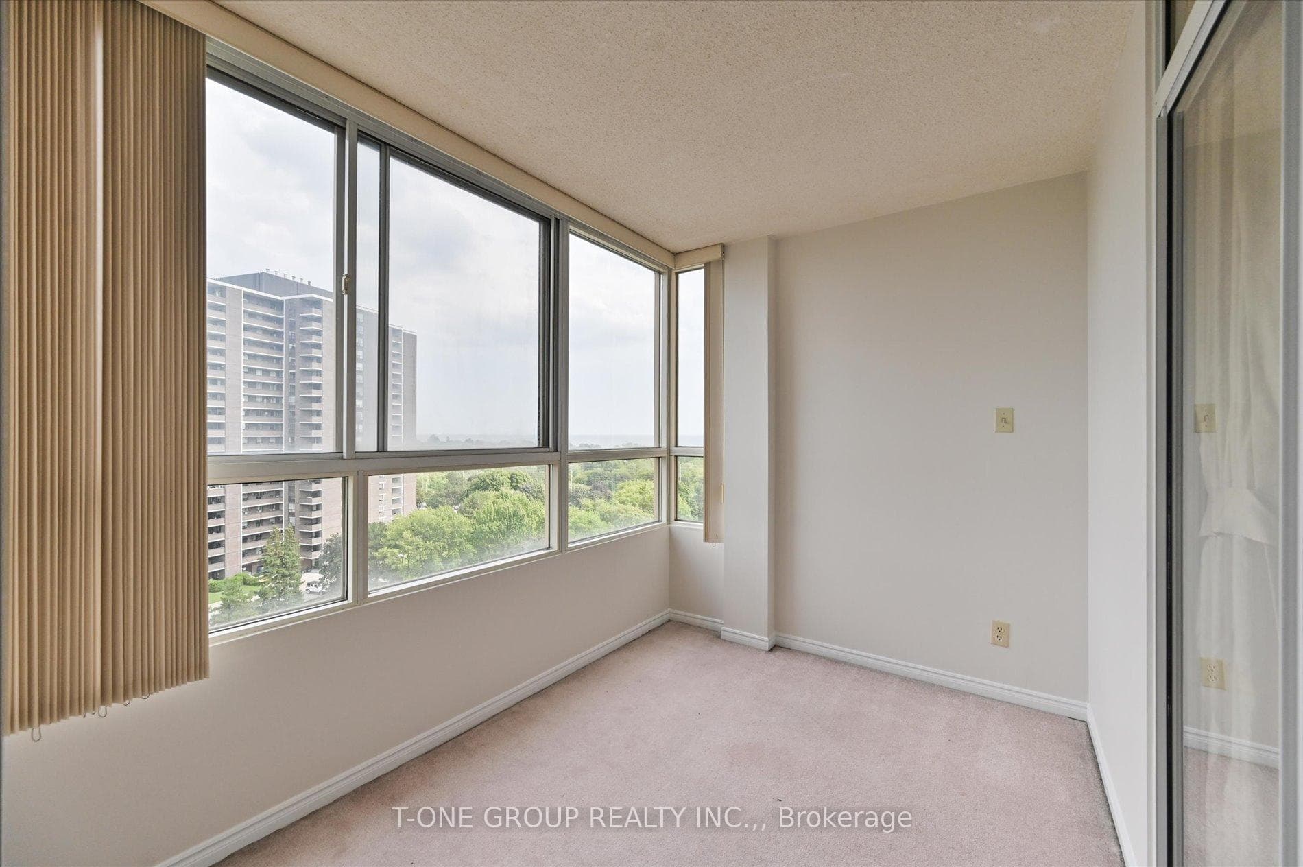 1485 Lakeshore Road Unit 1117 photo 12