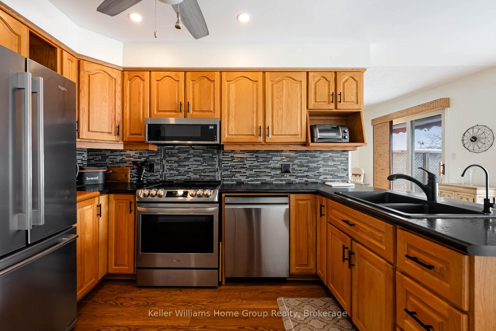550 MAPLE Avenue photo 19