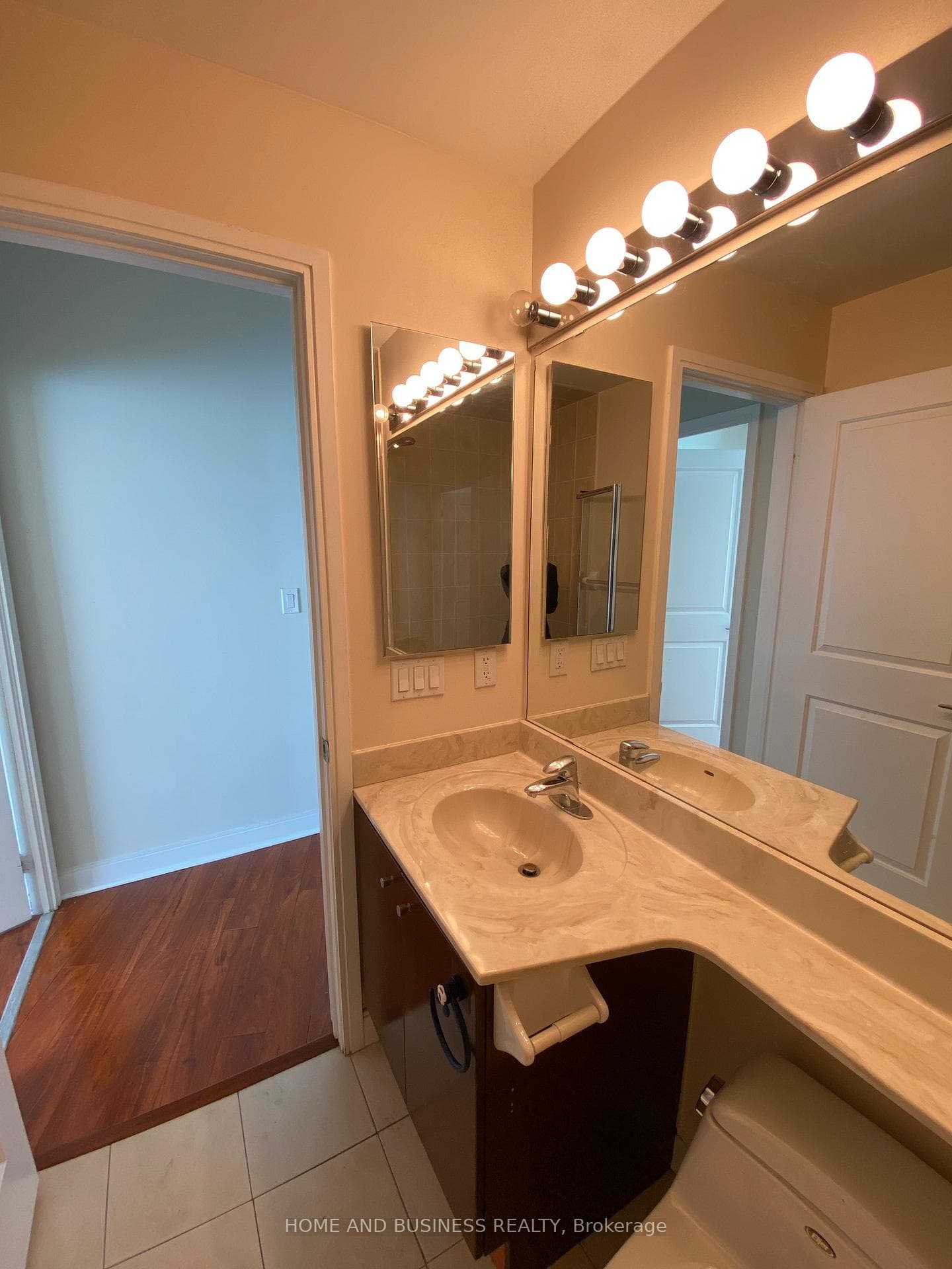 70 Absolute Avenue Unit 2505 photo 12