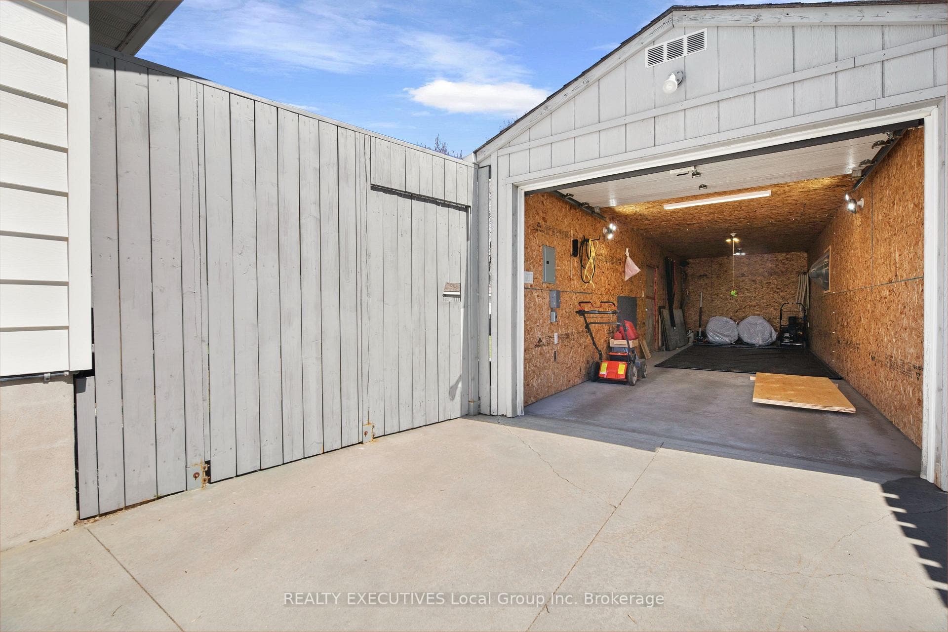 18 VAN HORNE Crescent photo 32