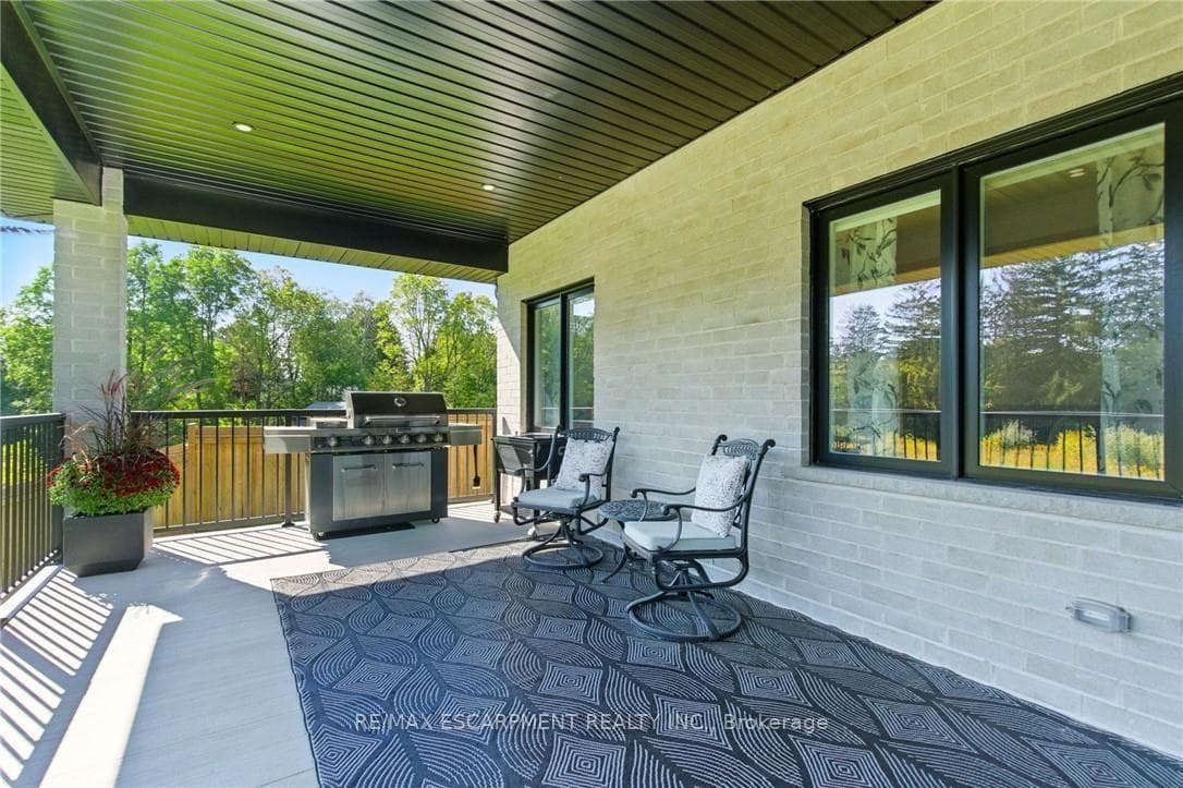270 Charles Street photo 12