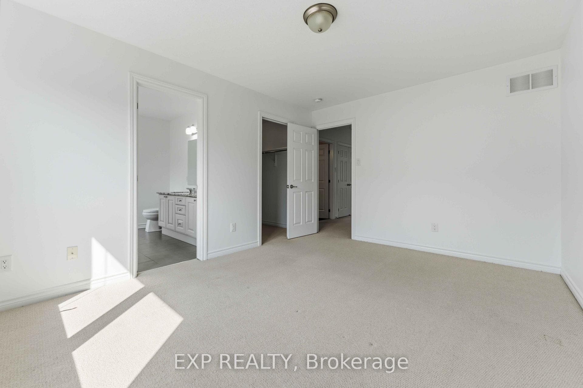 82 Buffalograss Crescent photo 21