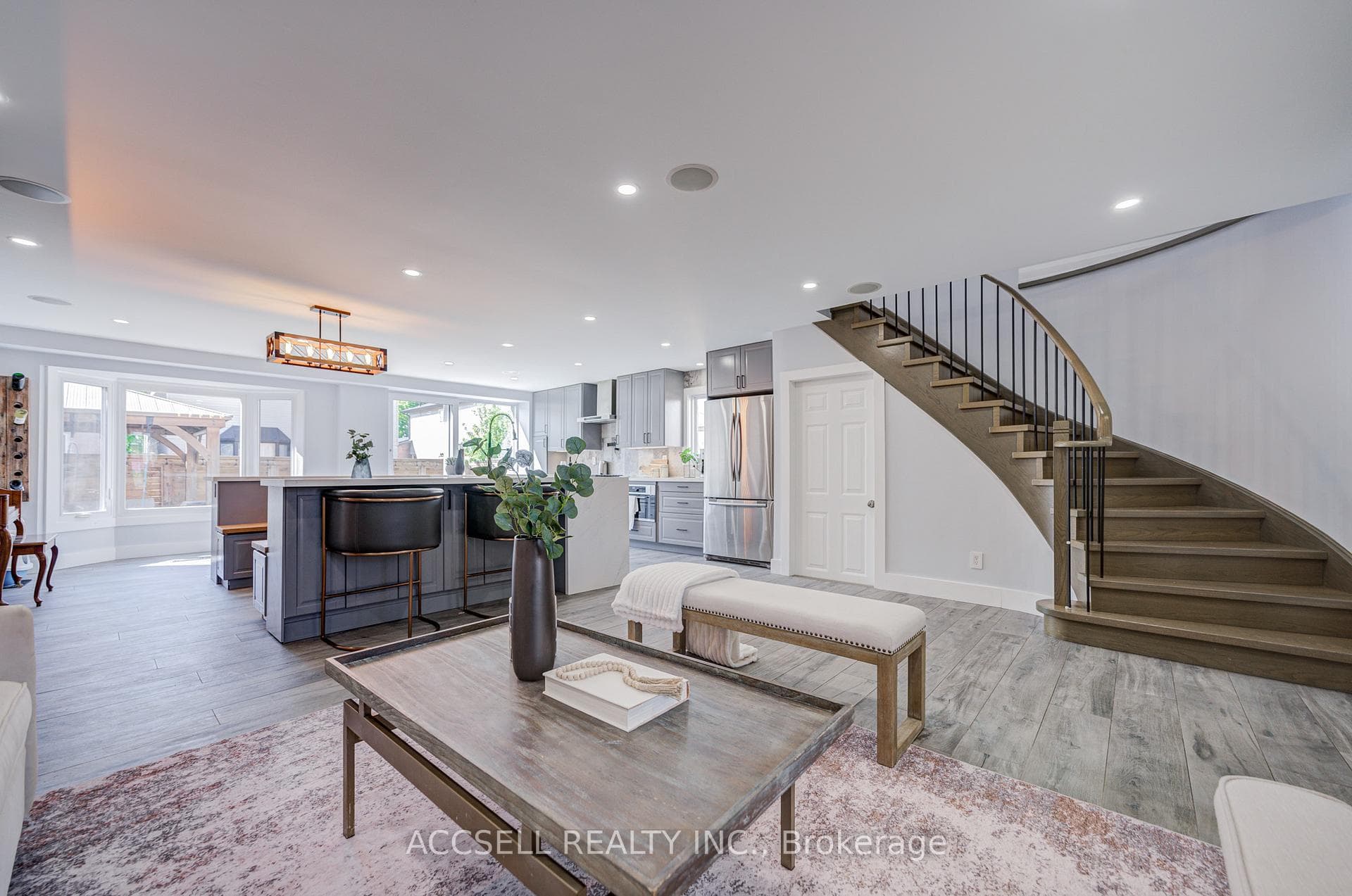 527 Wallenberg Crescent photo 13