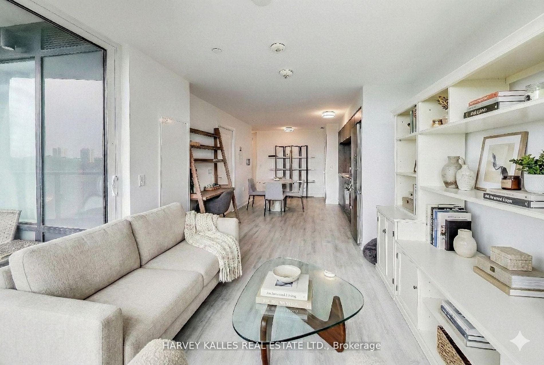 585 Bloor Street Unit 515 photo 2