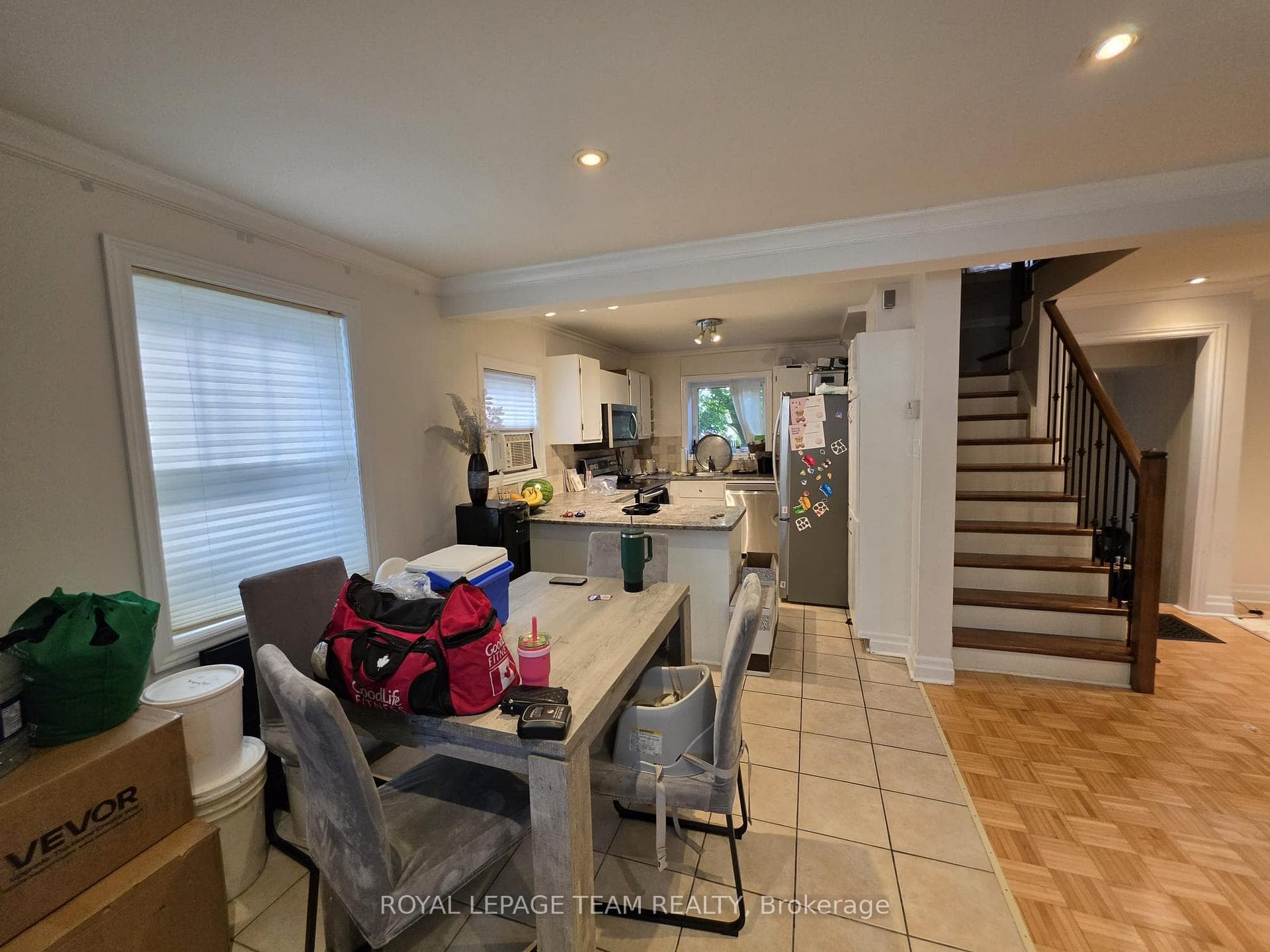 1247 Summerville Avenue photo 3