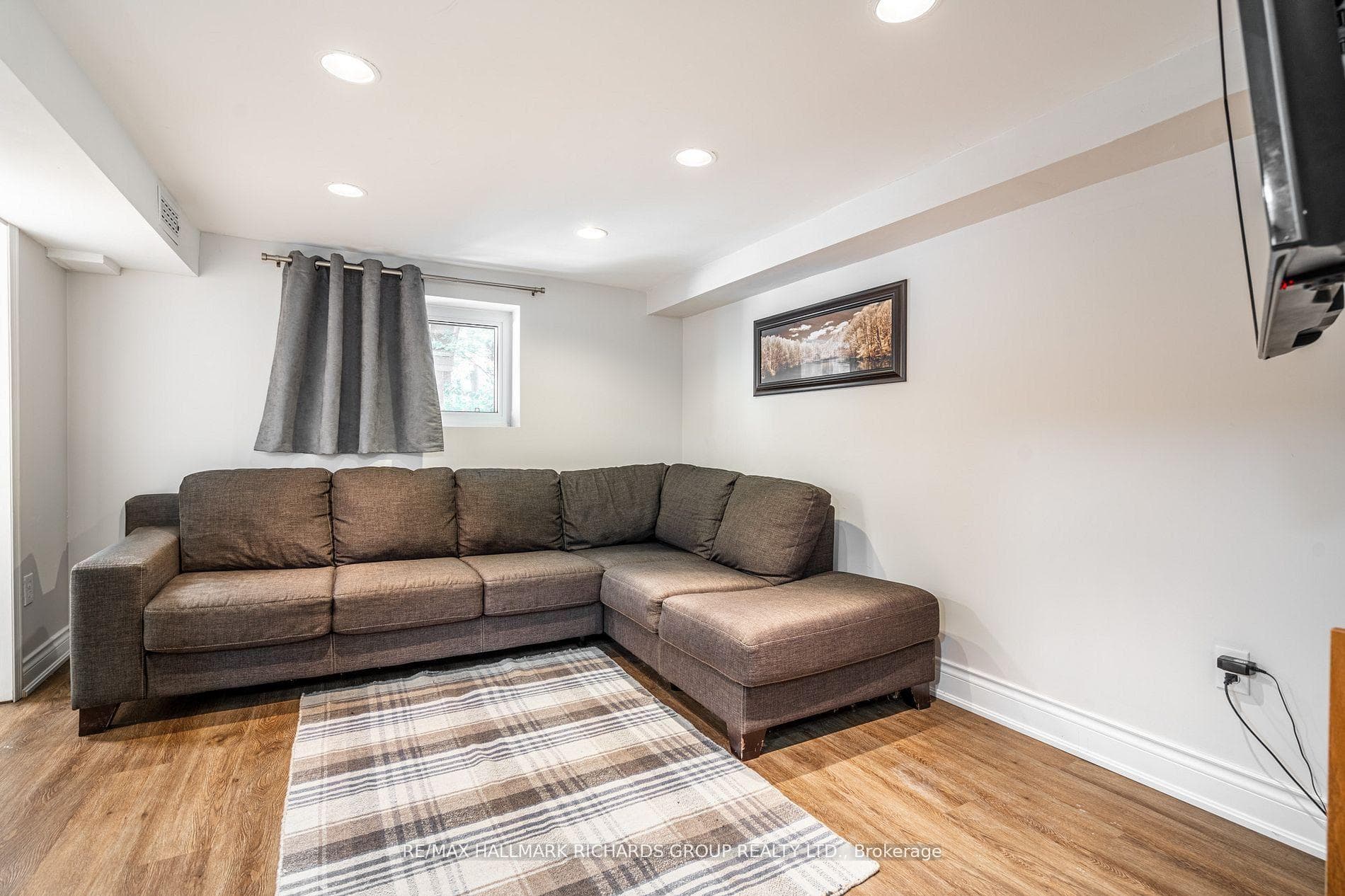 159 Bellefair Avenue Unit Lower photo 8