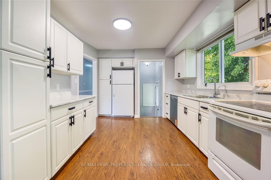 890 Hollands Avenue photo 7