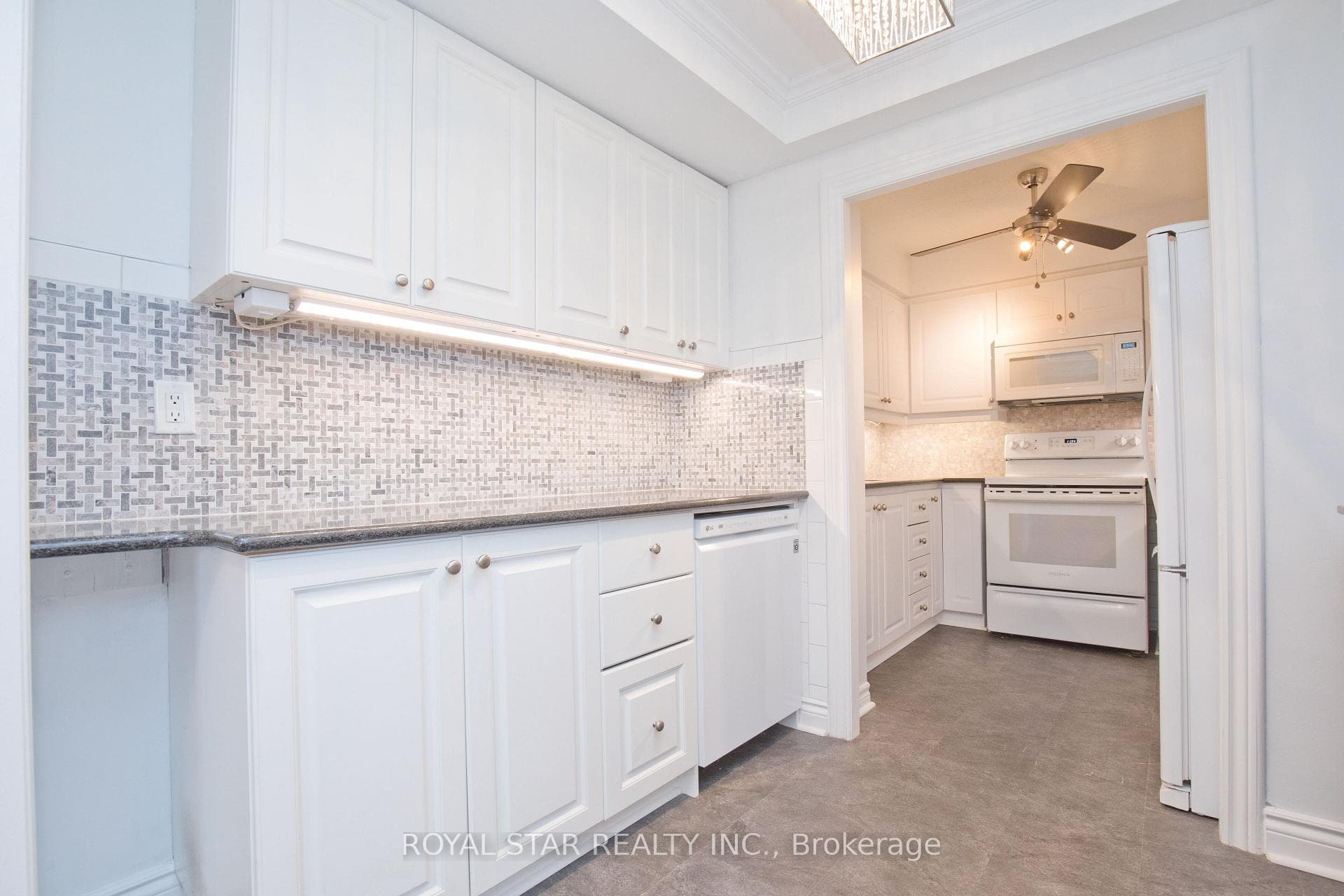 1535 Lakeshore Road Unit 1607 photo 10