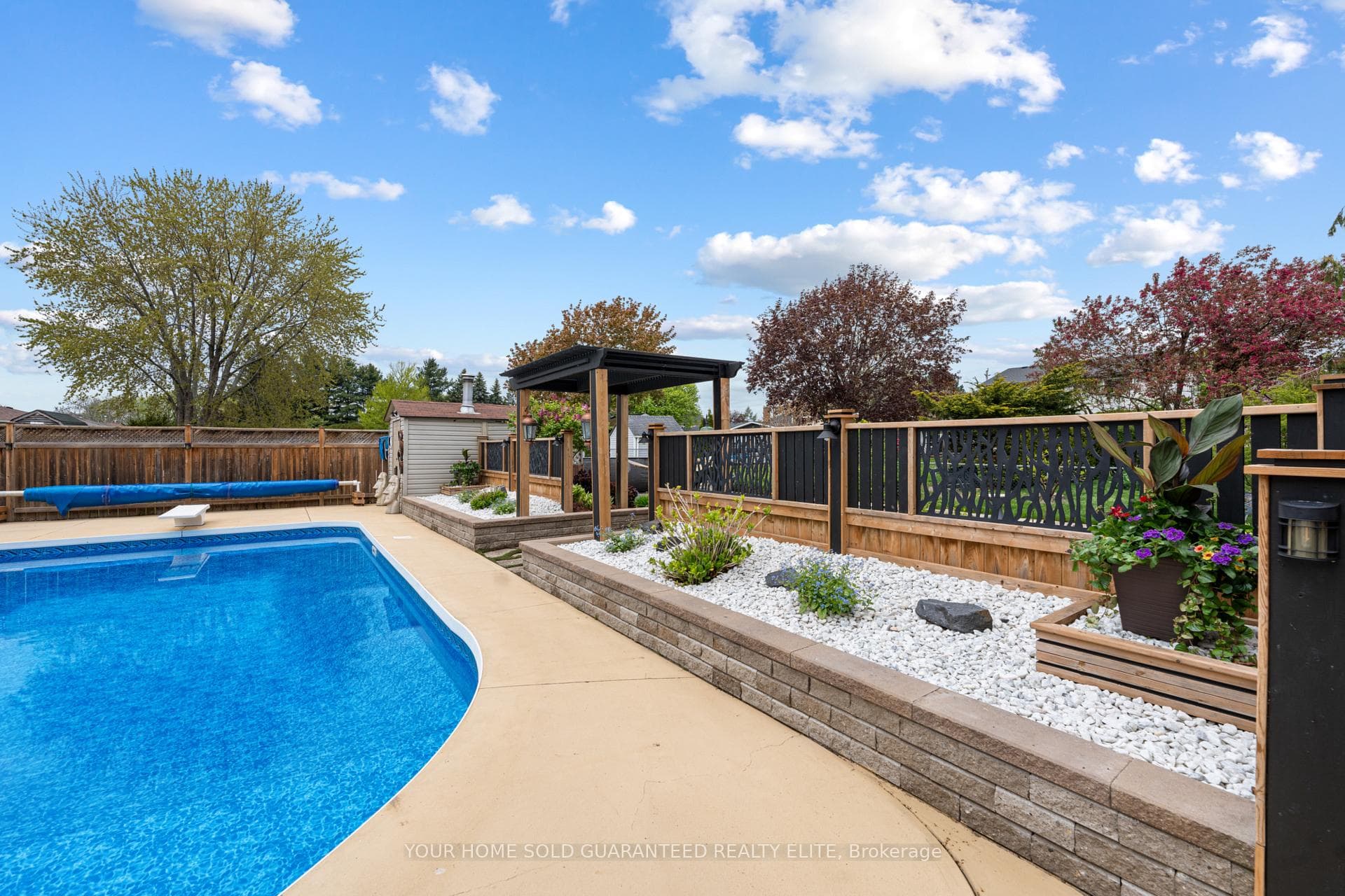 6 Margaret Avenue photo 29