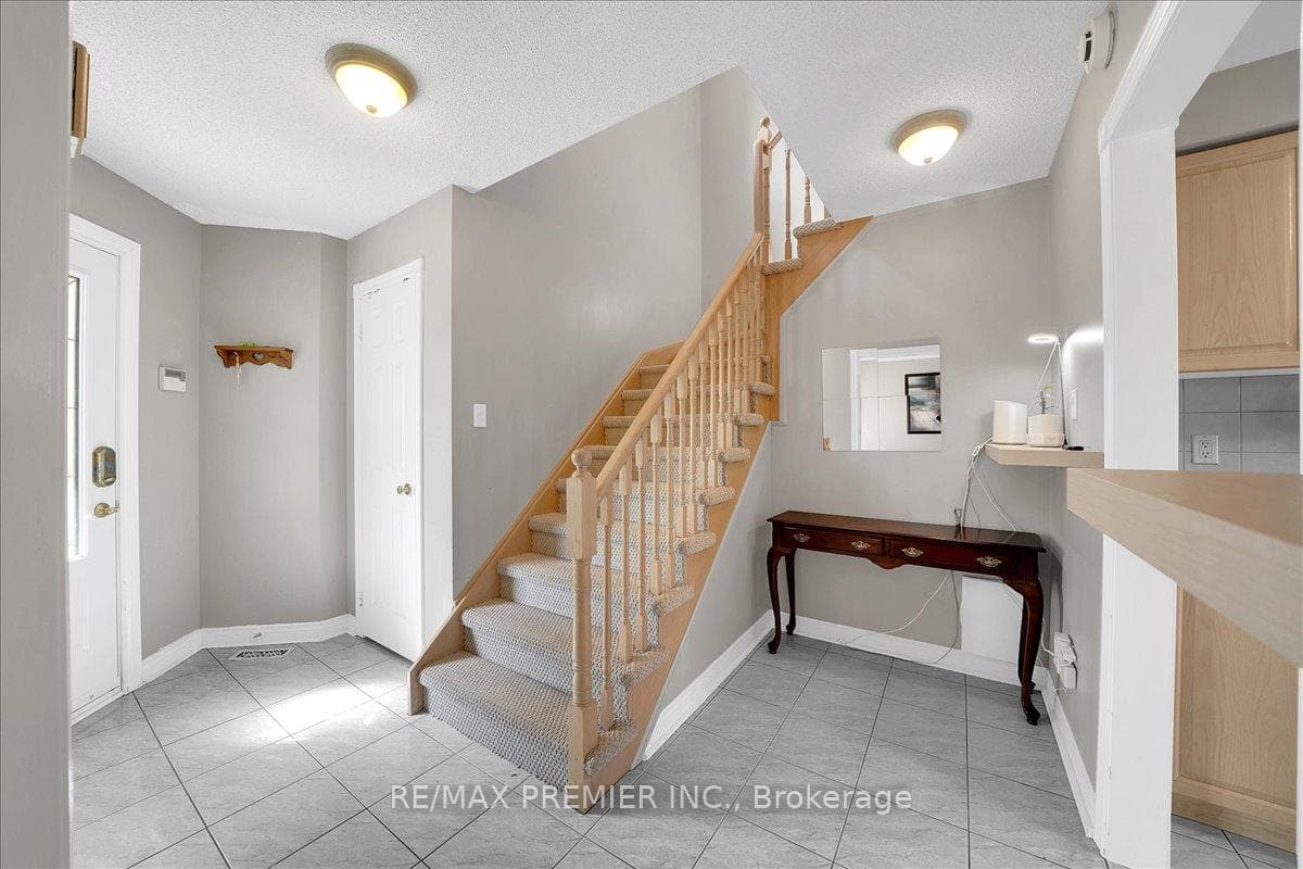 17 Berrydown Drive photo 4