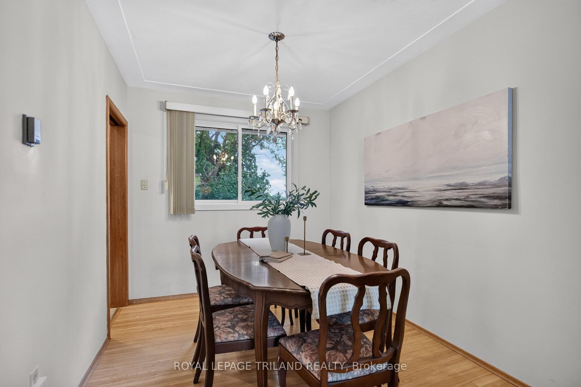 657 Viscount Road photo 11
