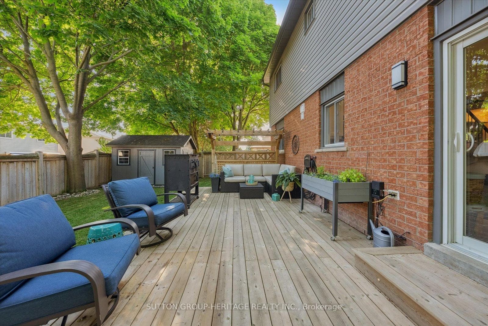 Huge Deck