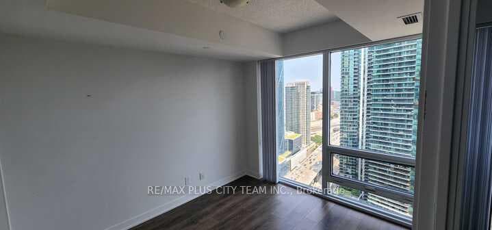 88 Harbour Street Unit 3406 photo 4
