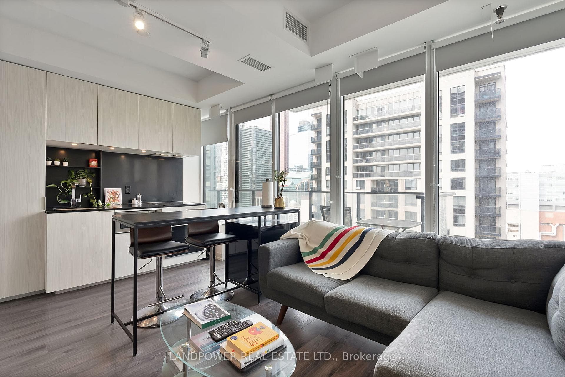 77 Shuter Street Unit 2501 photo 1