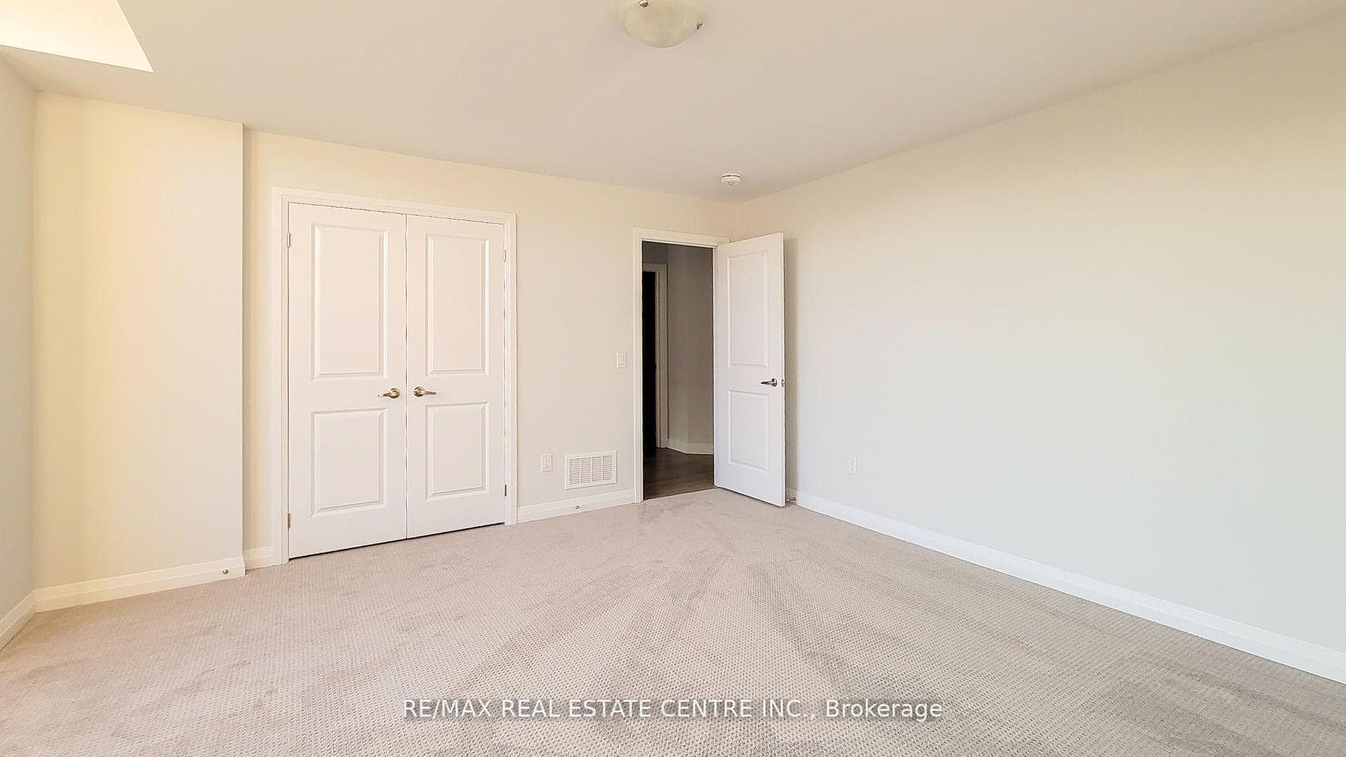 56 Mackay Drive photo 29