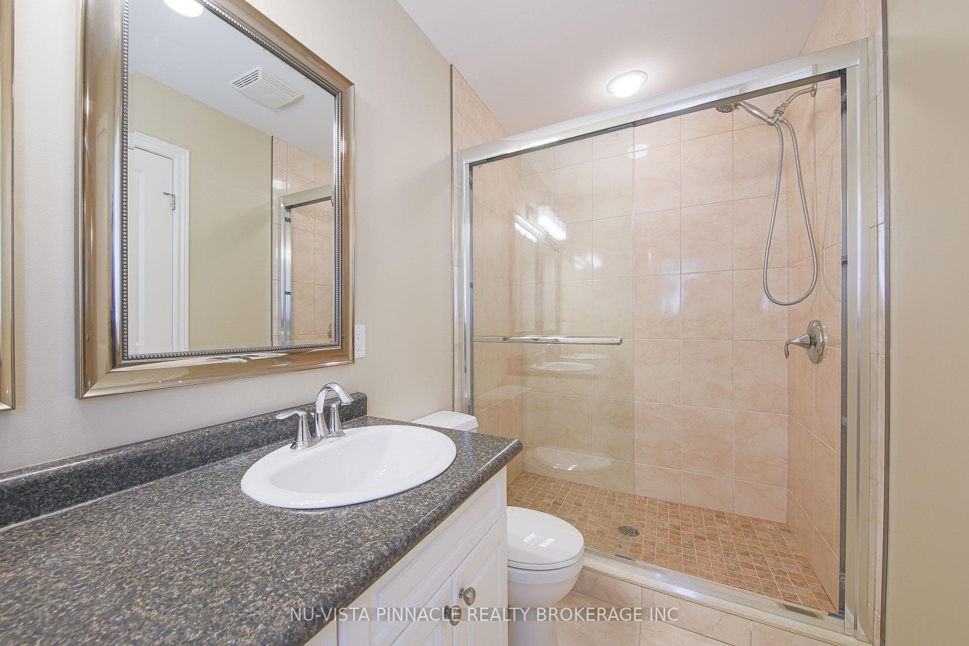 702 Springwood Crescent photo 11
