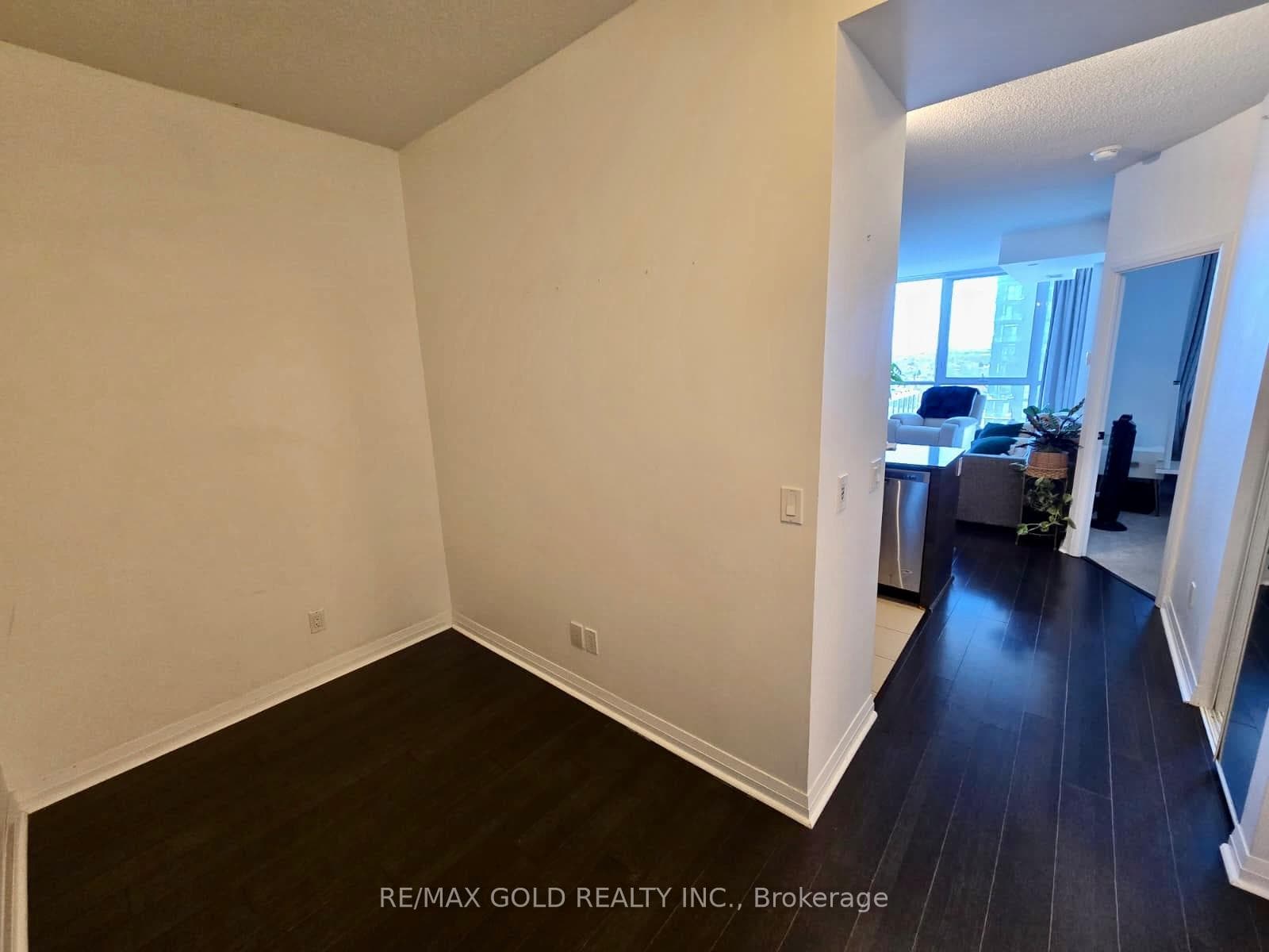 75 Eglinton Avenue Unit 808 photo 5
