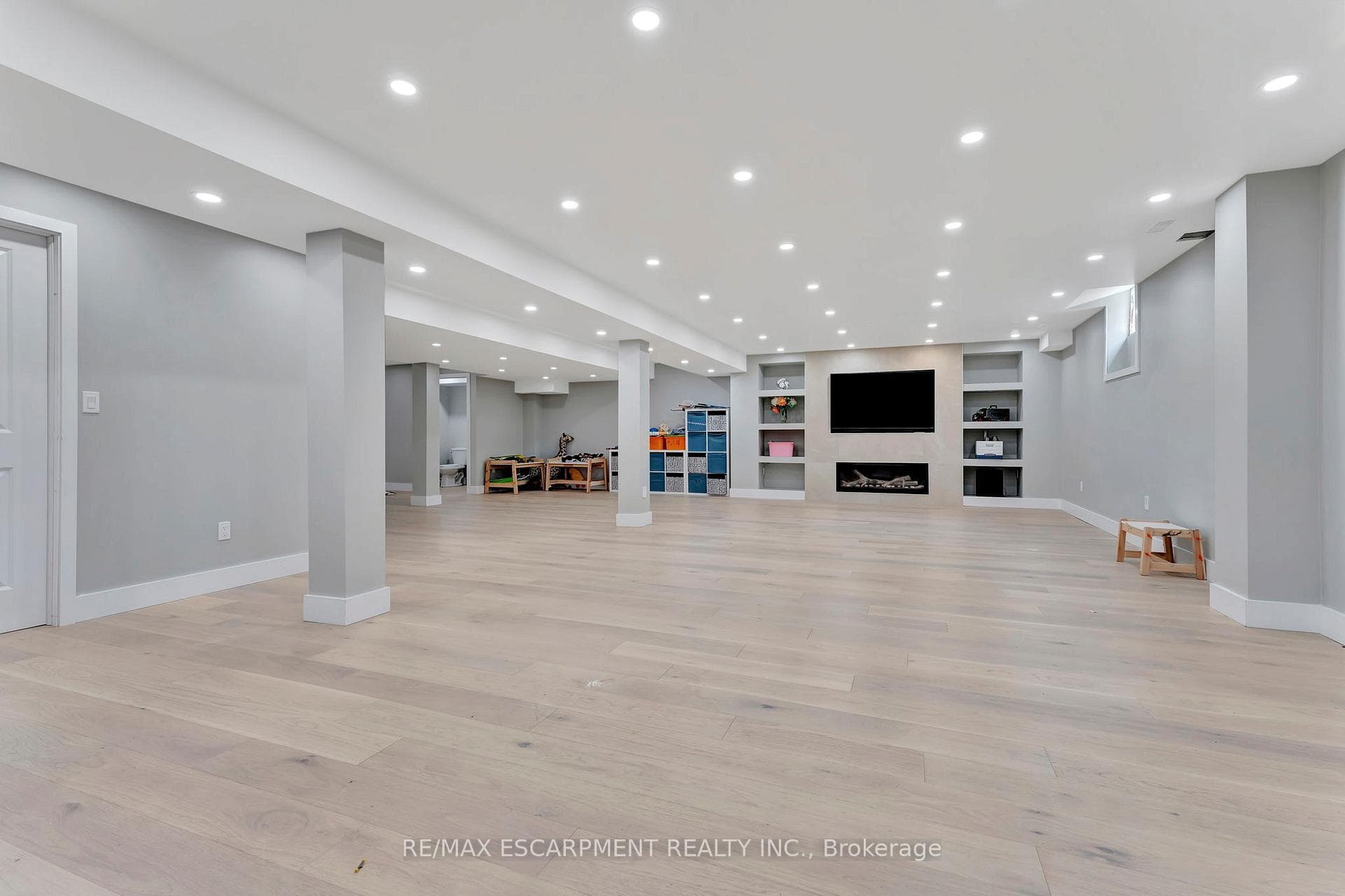 9 Irwin Avenue photo 33