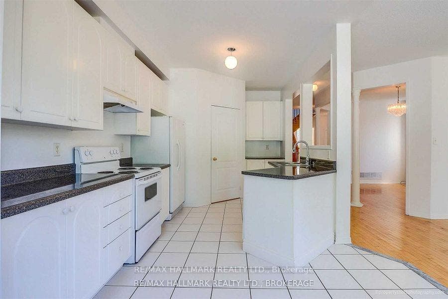 163 Fairlane Crescent photo 10