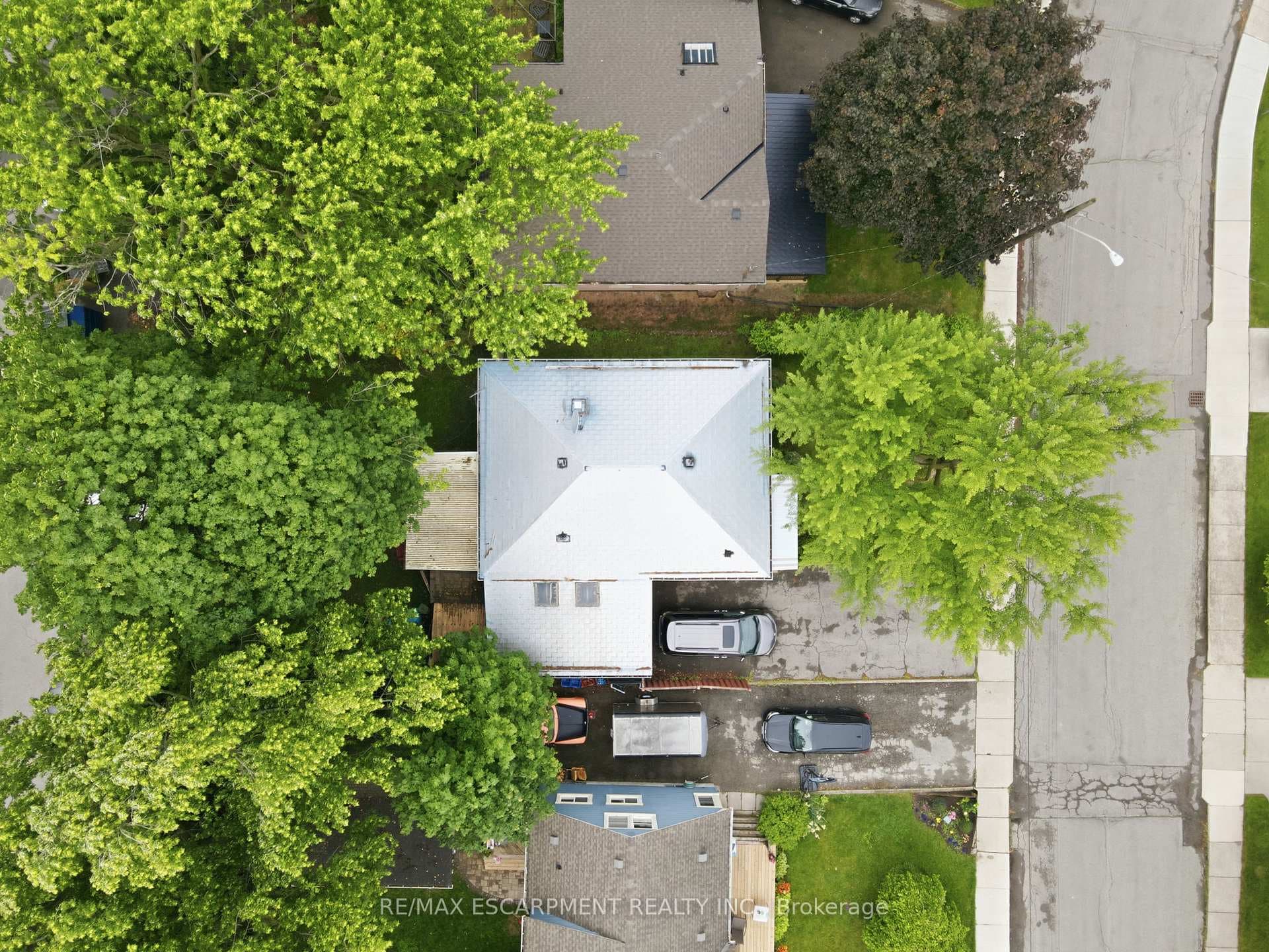 4 Duncombe Drive photo 40