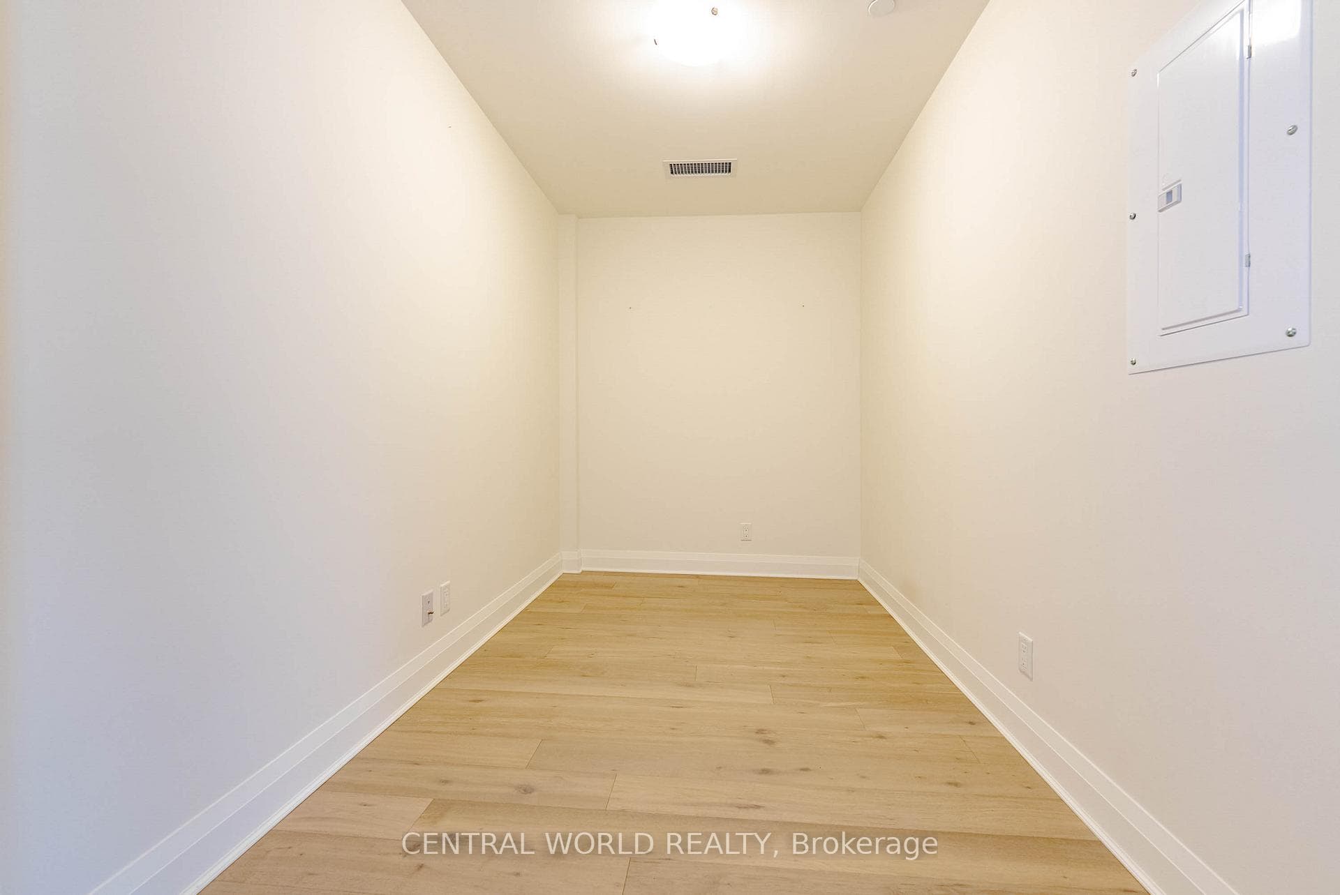 151 Avenue Road Unit 305 photo 15