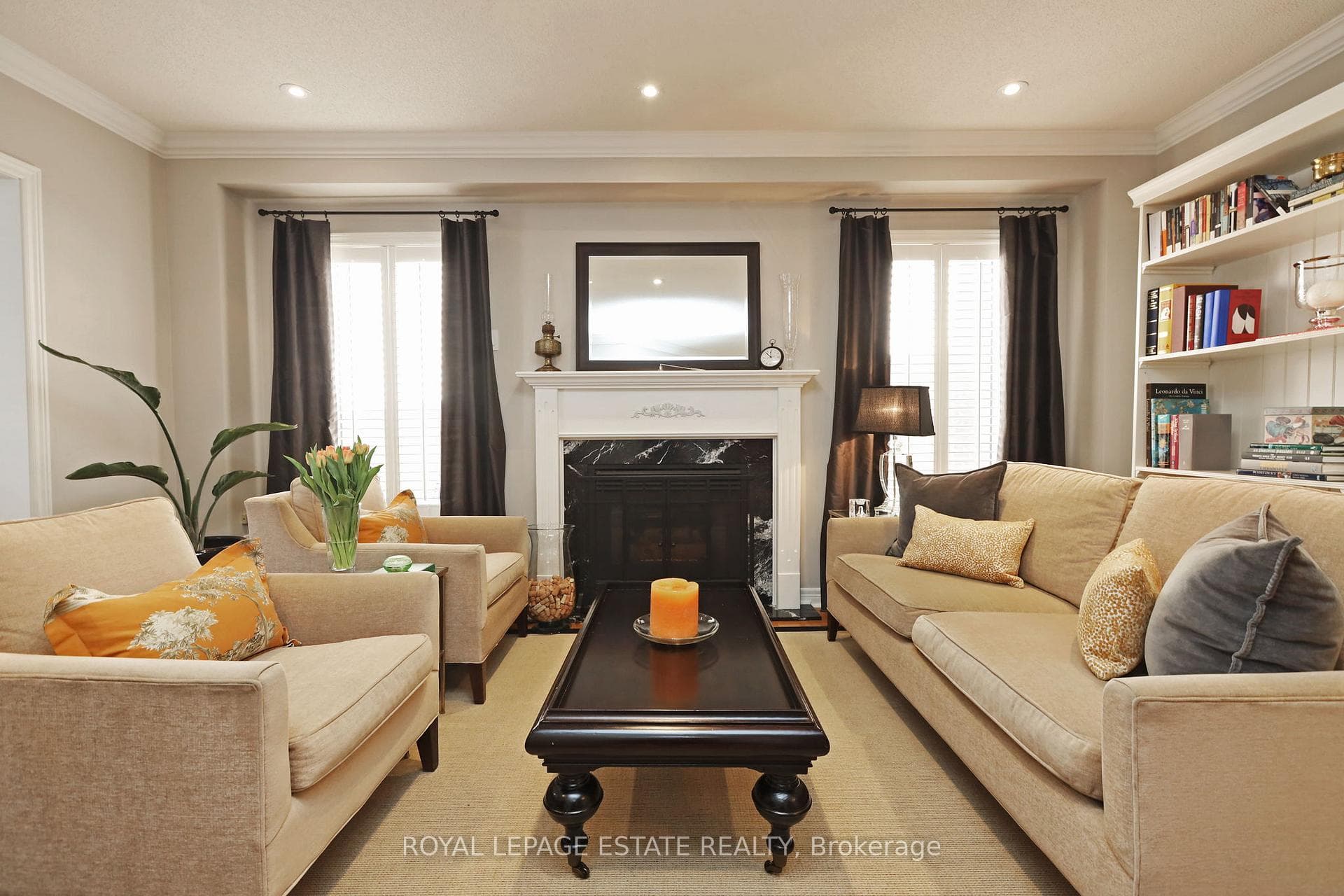 20 Royal Ridge Crescent photo 7