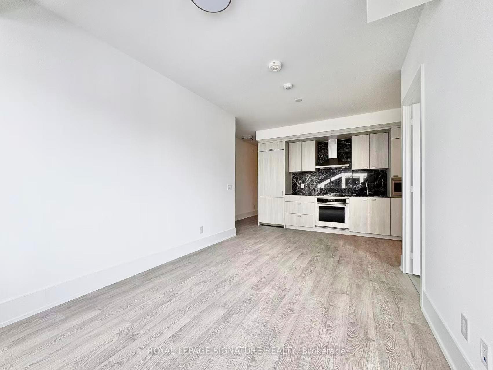 115 Denison Avenue Unit 818 photo 3