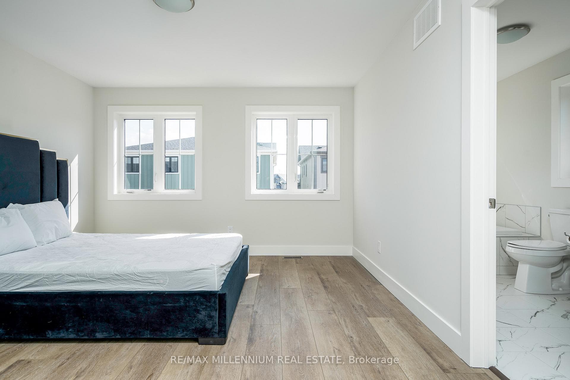 121 COURTLAND Street photo 24