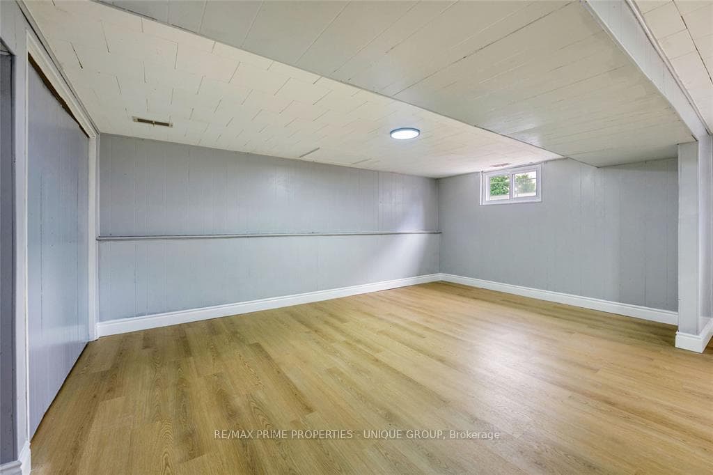 890 Hollands Avenue photo 37