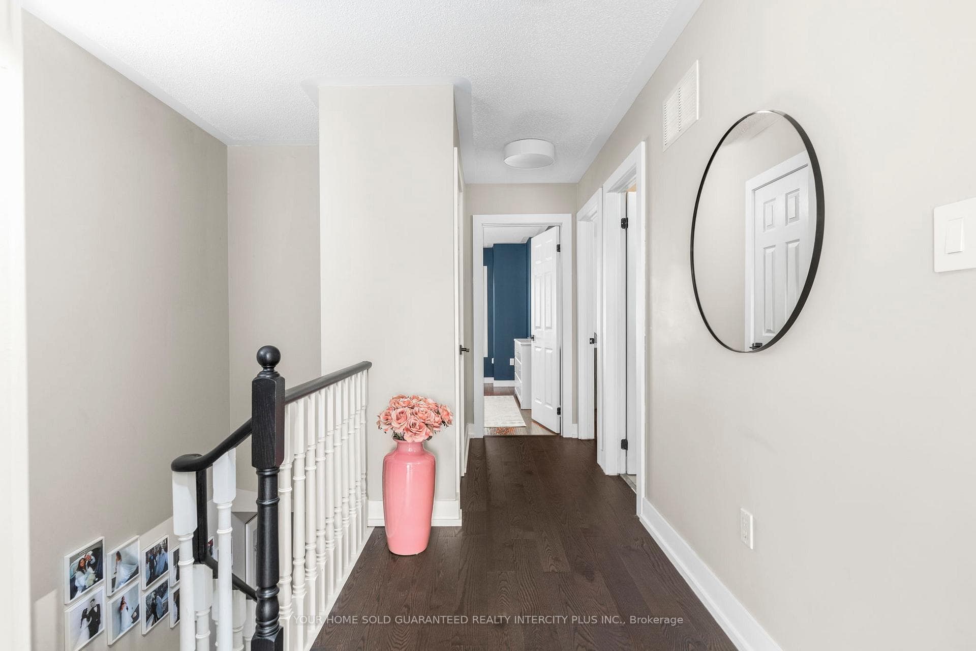 8 Crestbank Court photo 19