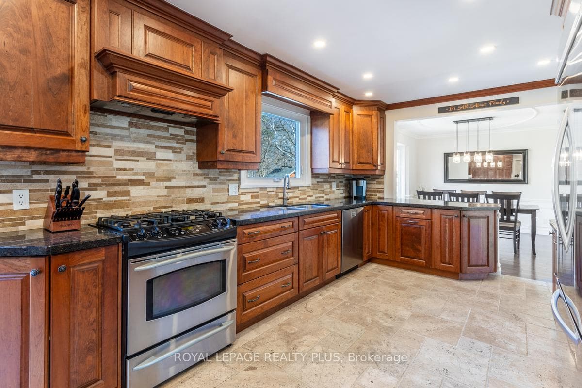 1346 Wakefield Crescent photo 12