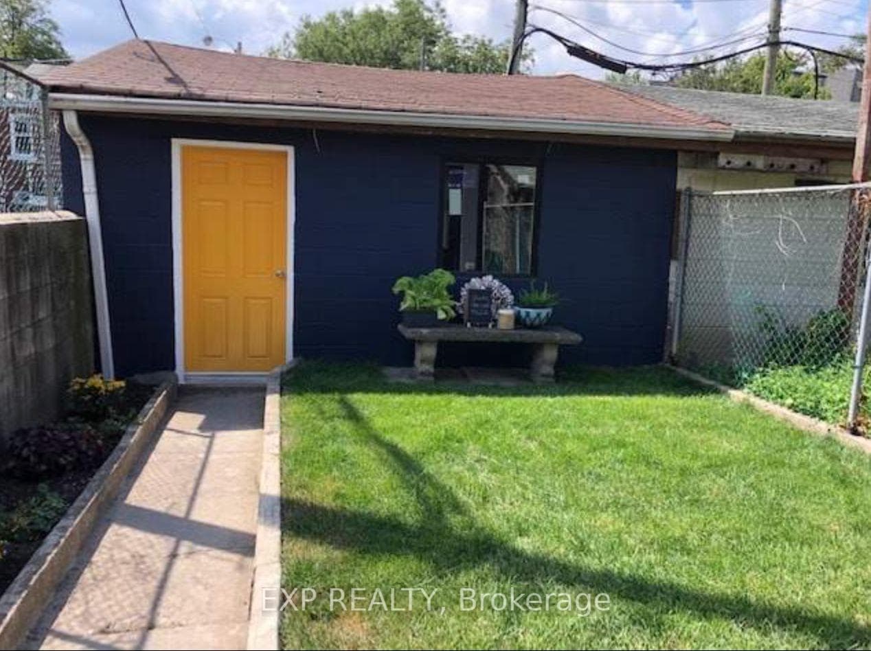 12 Montrose Avenue Unit Basmnt photo 14