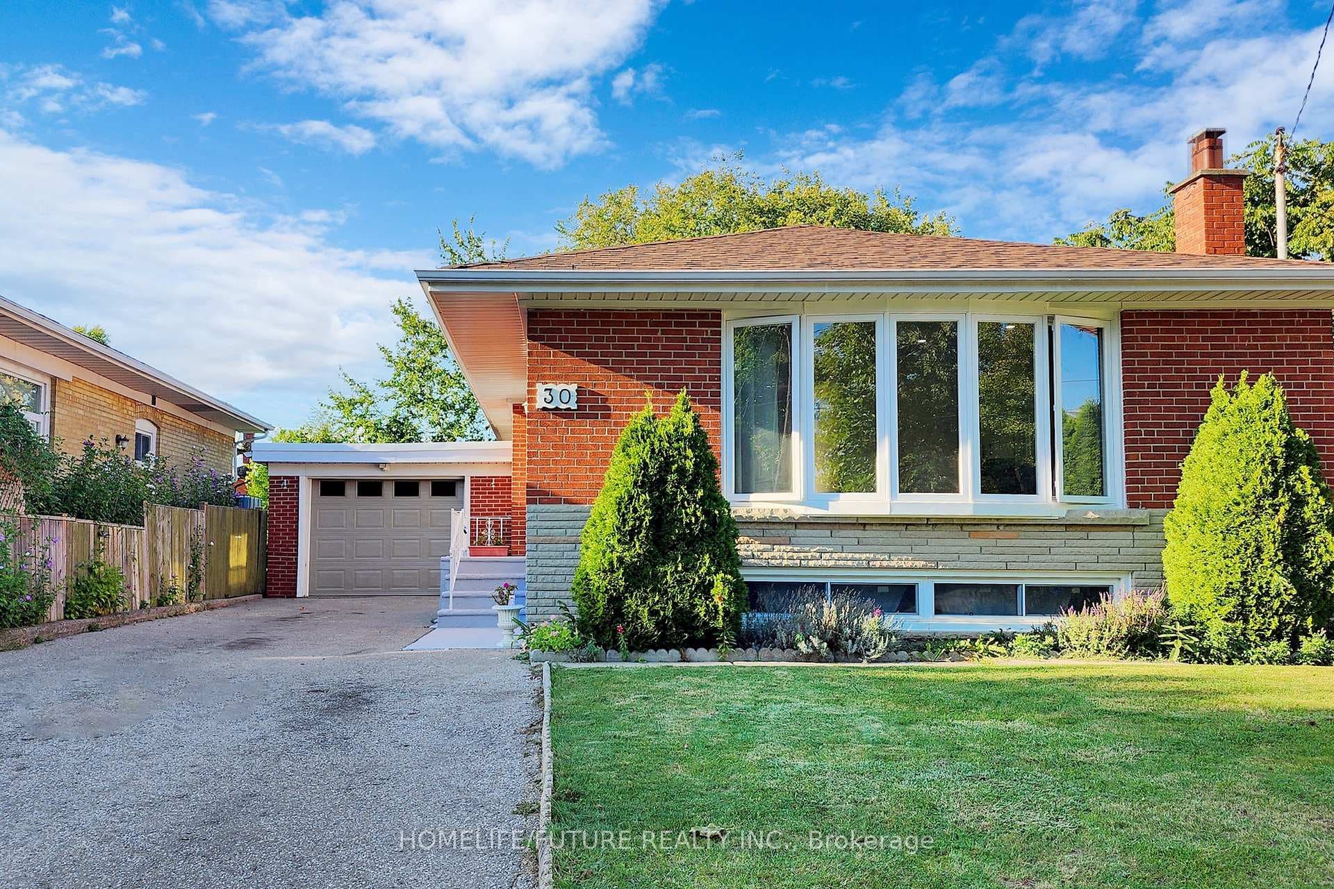 30 Calumet Crescent photo 4