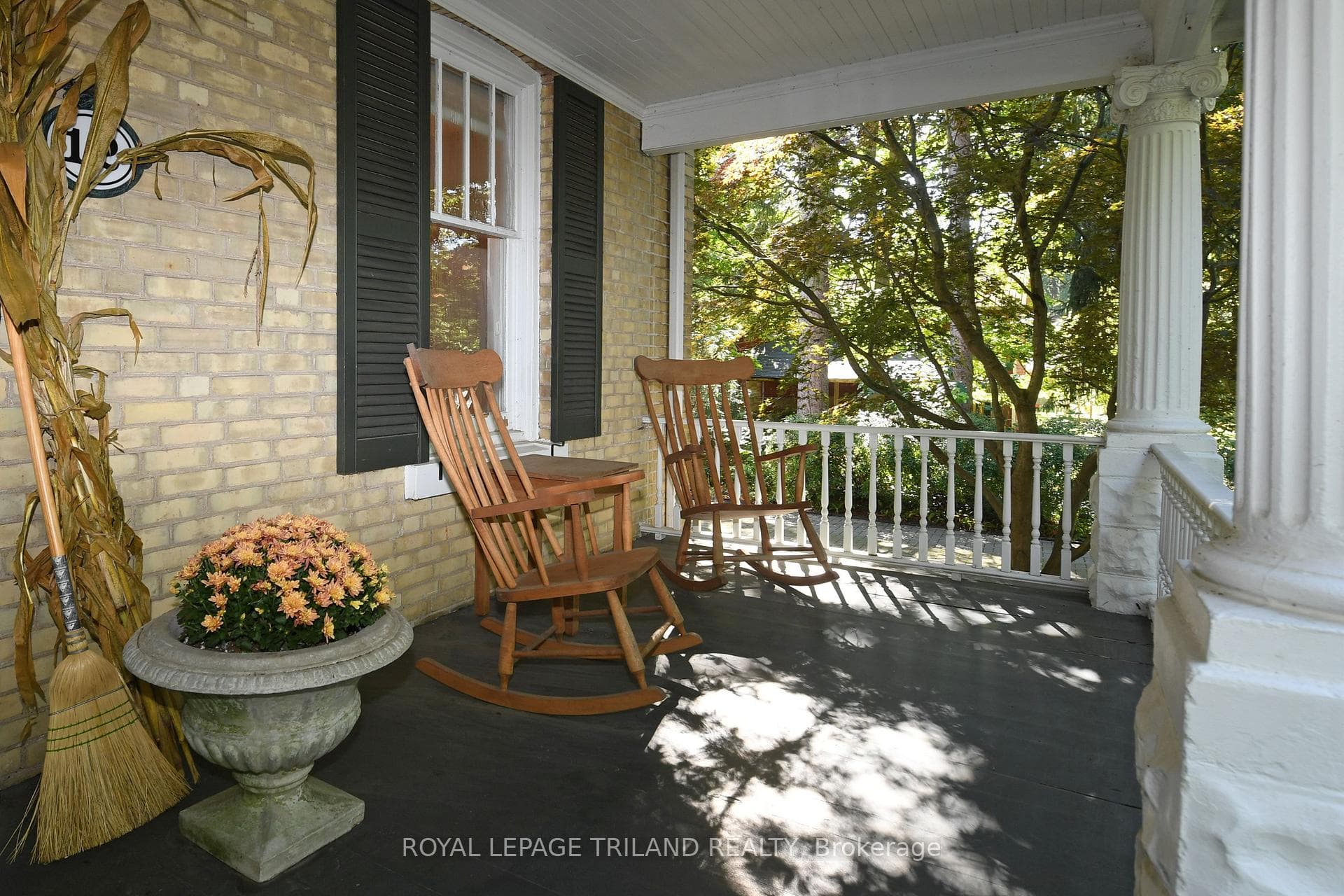 12 VICTORIA Street photo 2