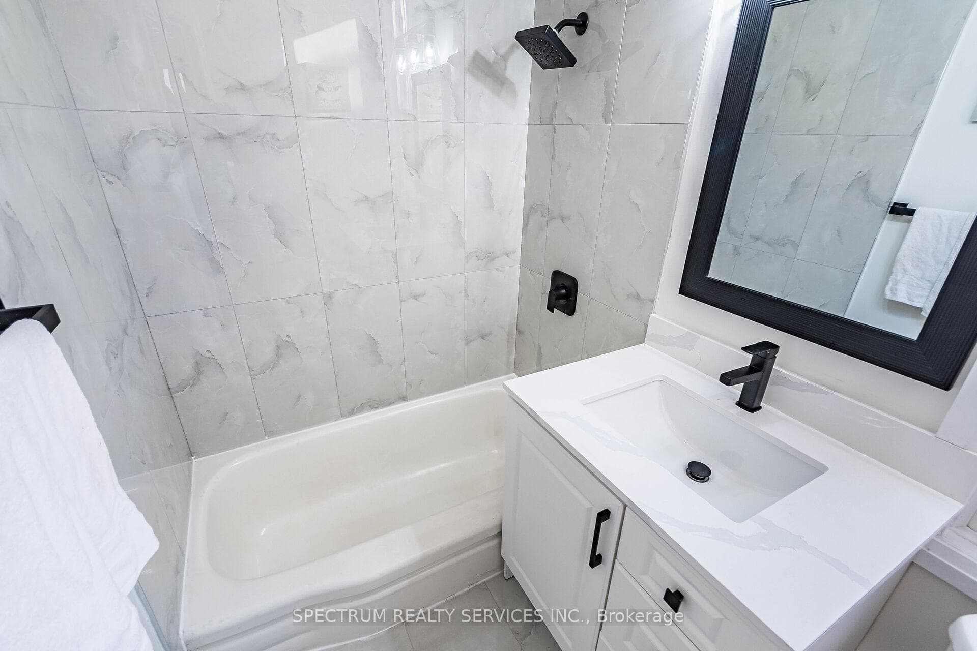 135 East Avenue photo 33